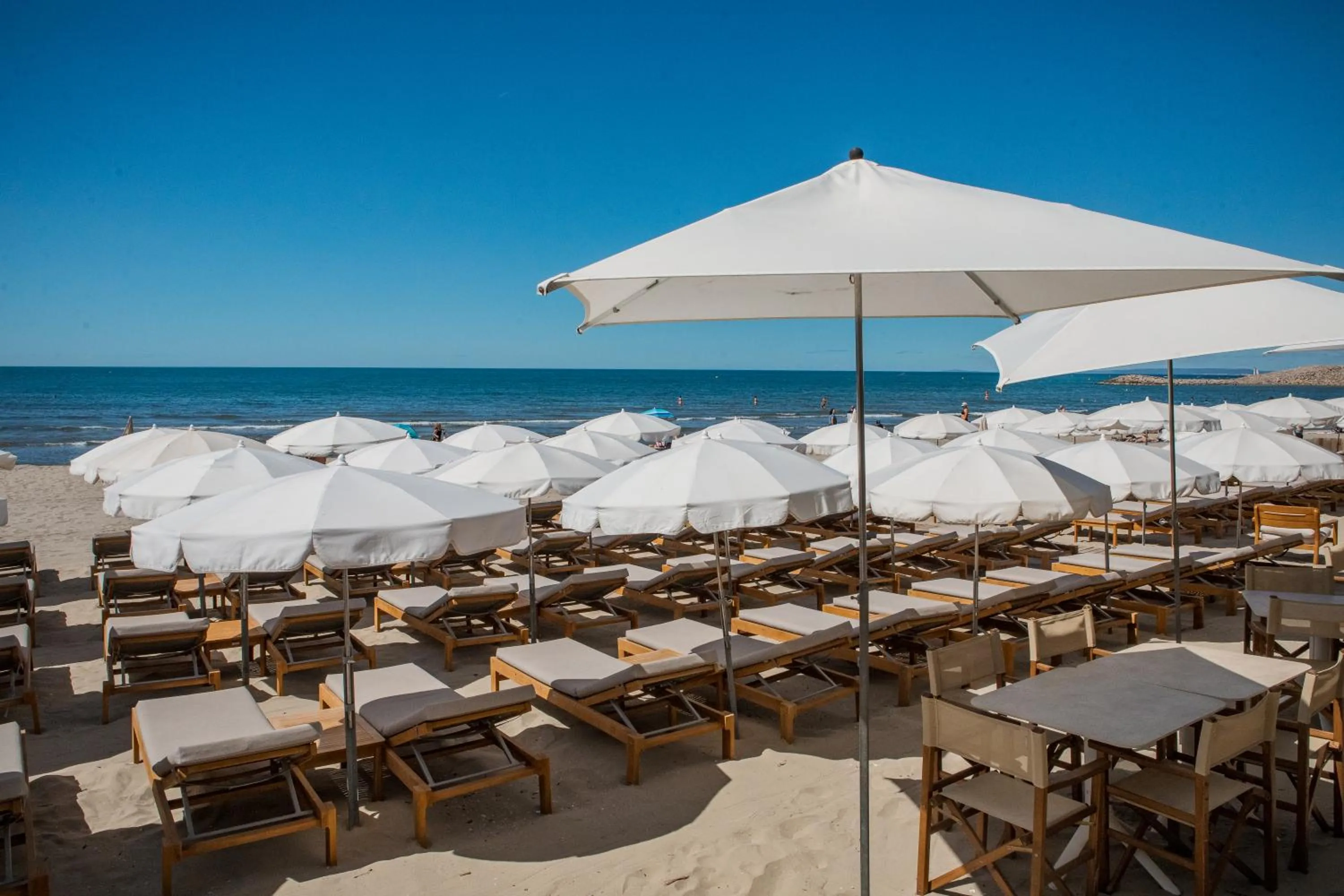 Beach in Hôtel La Plage 5 étoiles La Grande Motte
