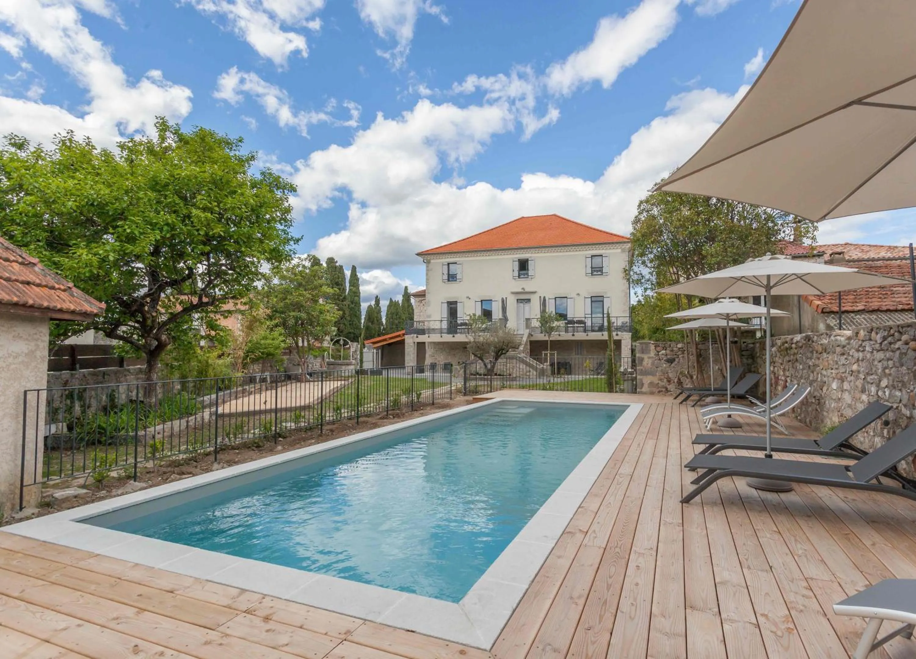 Facade/entrance in Clos Olivier de Serres
