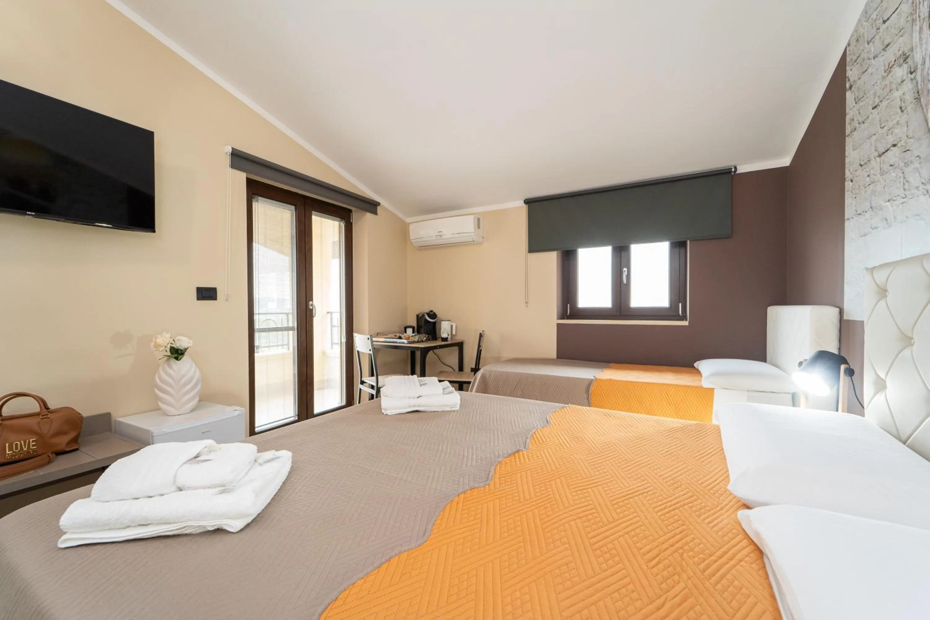 Bed in B&B Golden House & spa