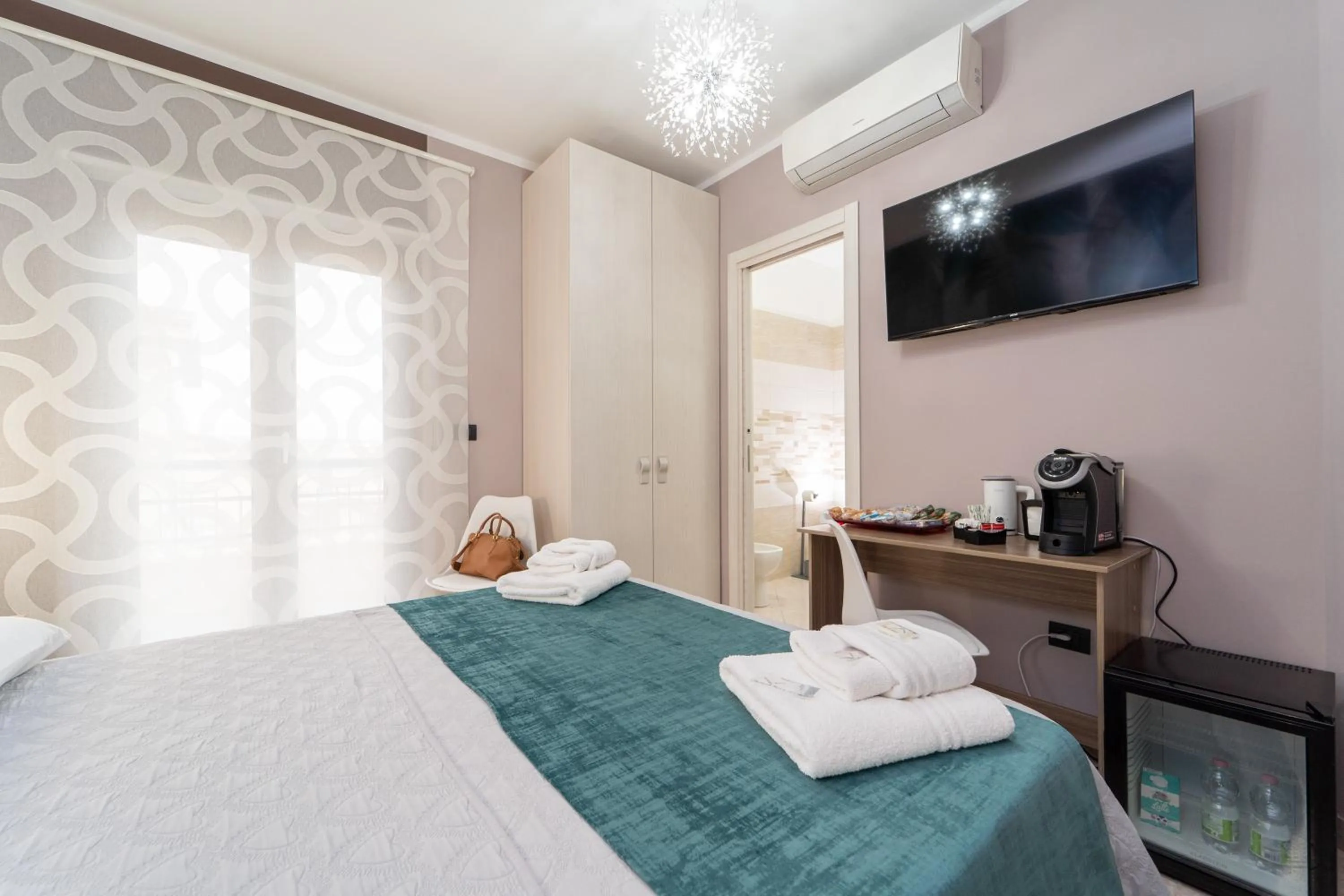 Bed in B&B Golden House & spa