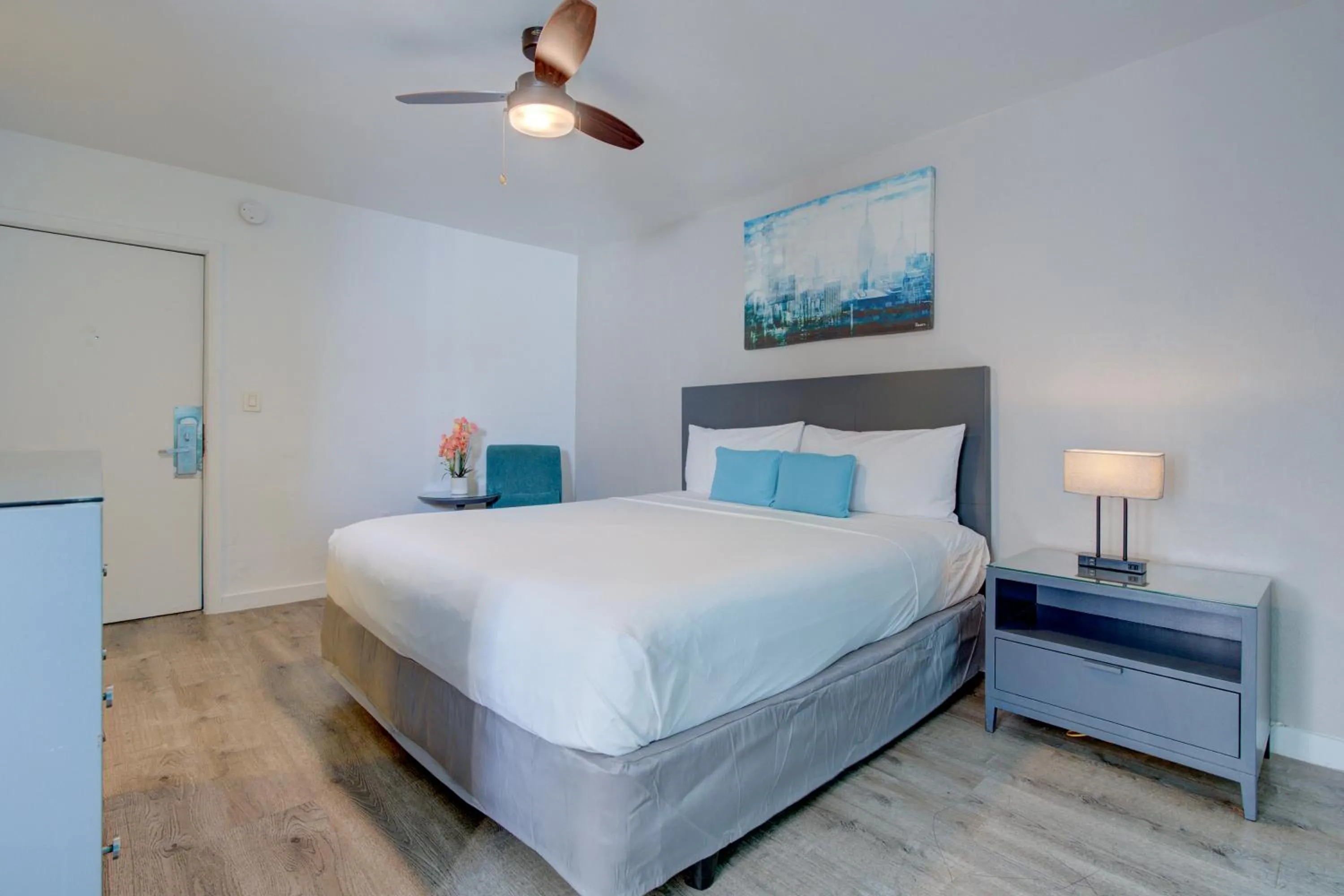 Bedroom, Bed in Leeward Motel By Capital O North Miami Beachside