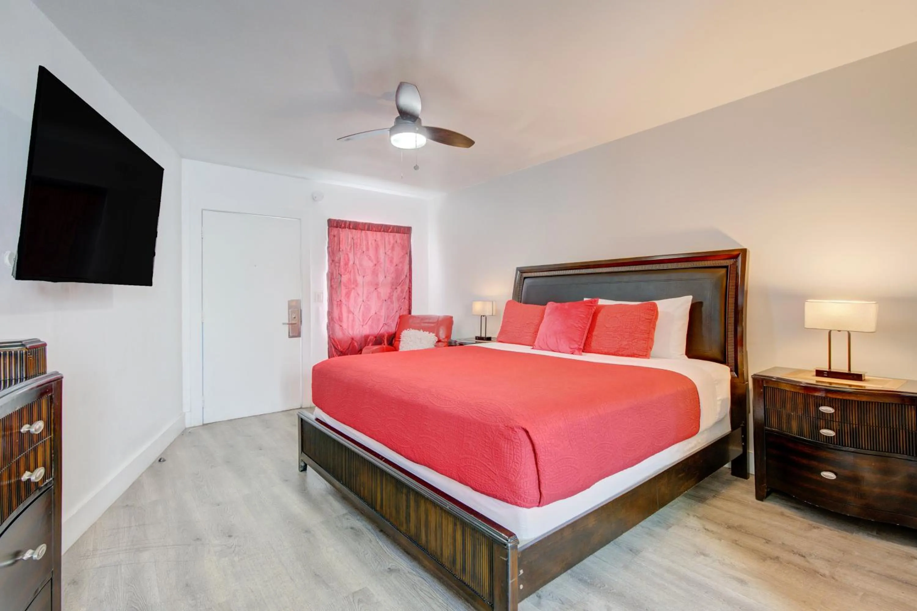 Bedroom, Bed in Leeward Motel By Capital O North Miami Beachside