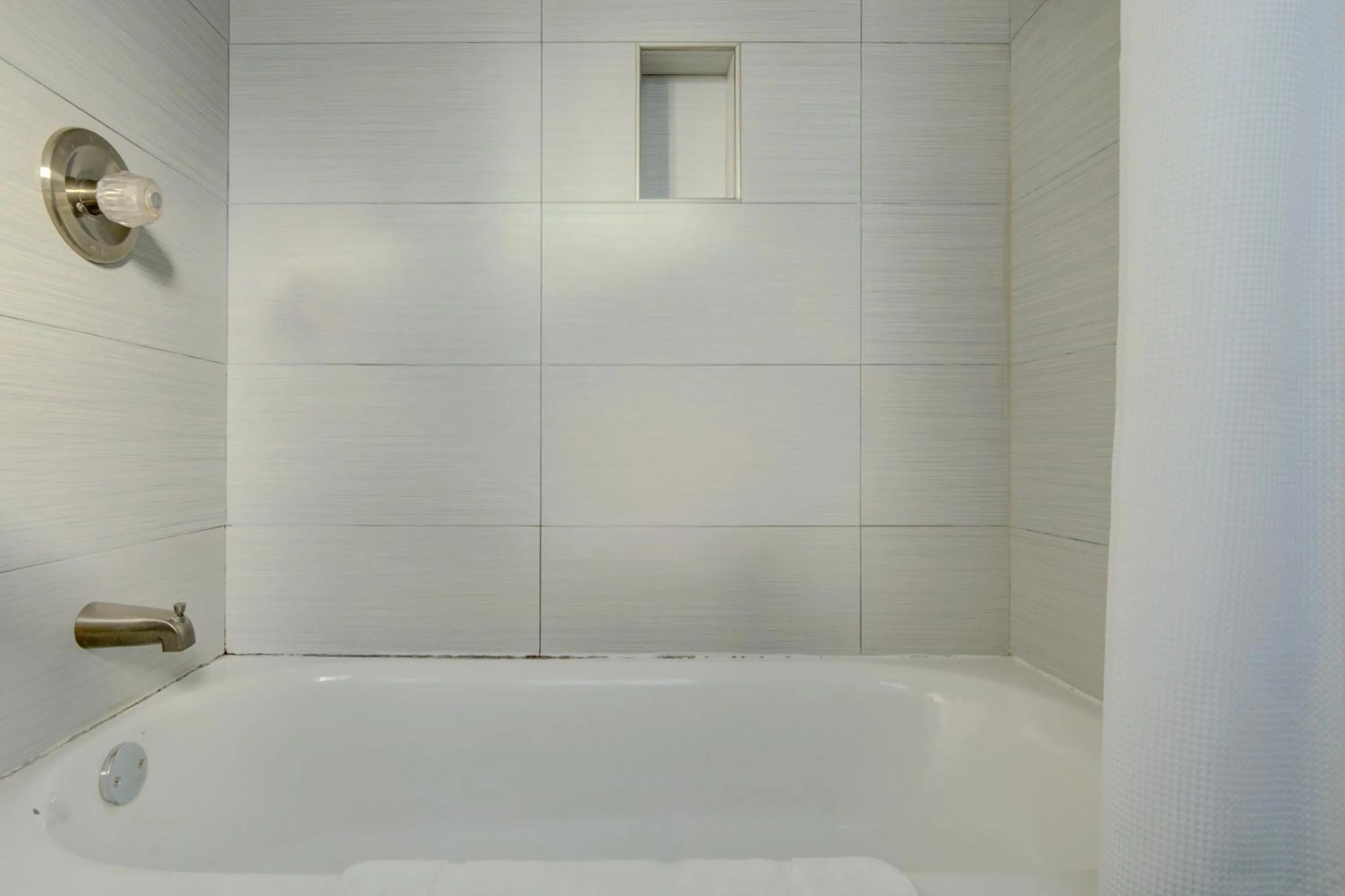 Bath in Leeward Motel By Capital O North Miami Beachside