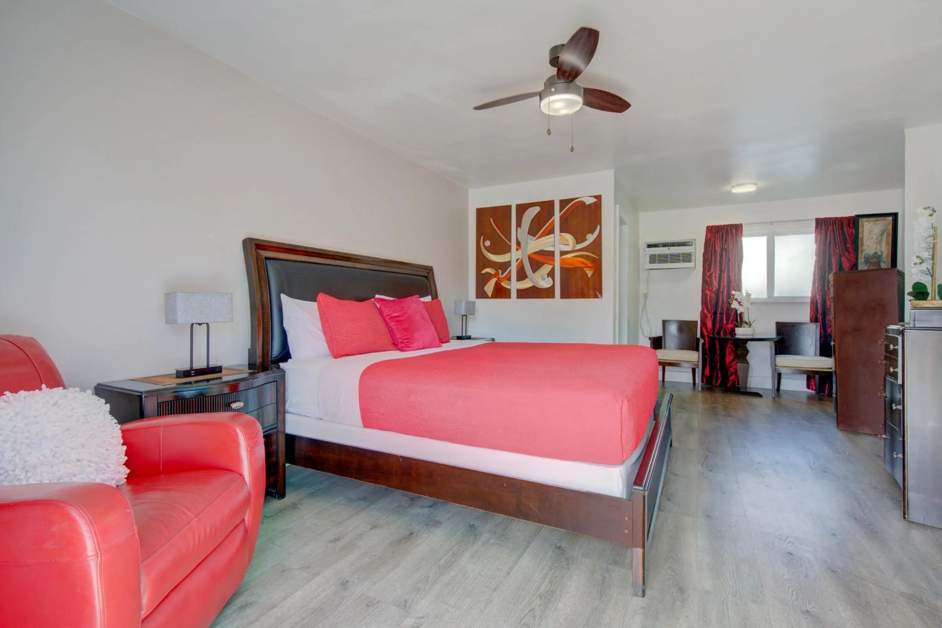 Bedroom, Bed in Leeward Motel By Capital O North Miami Beachside