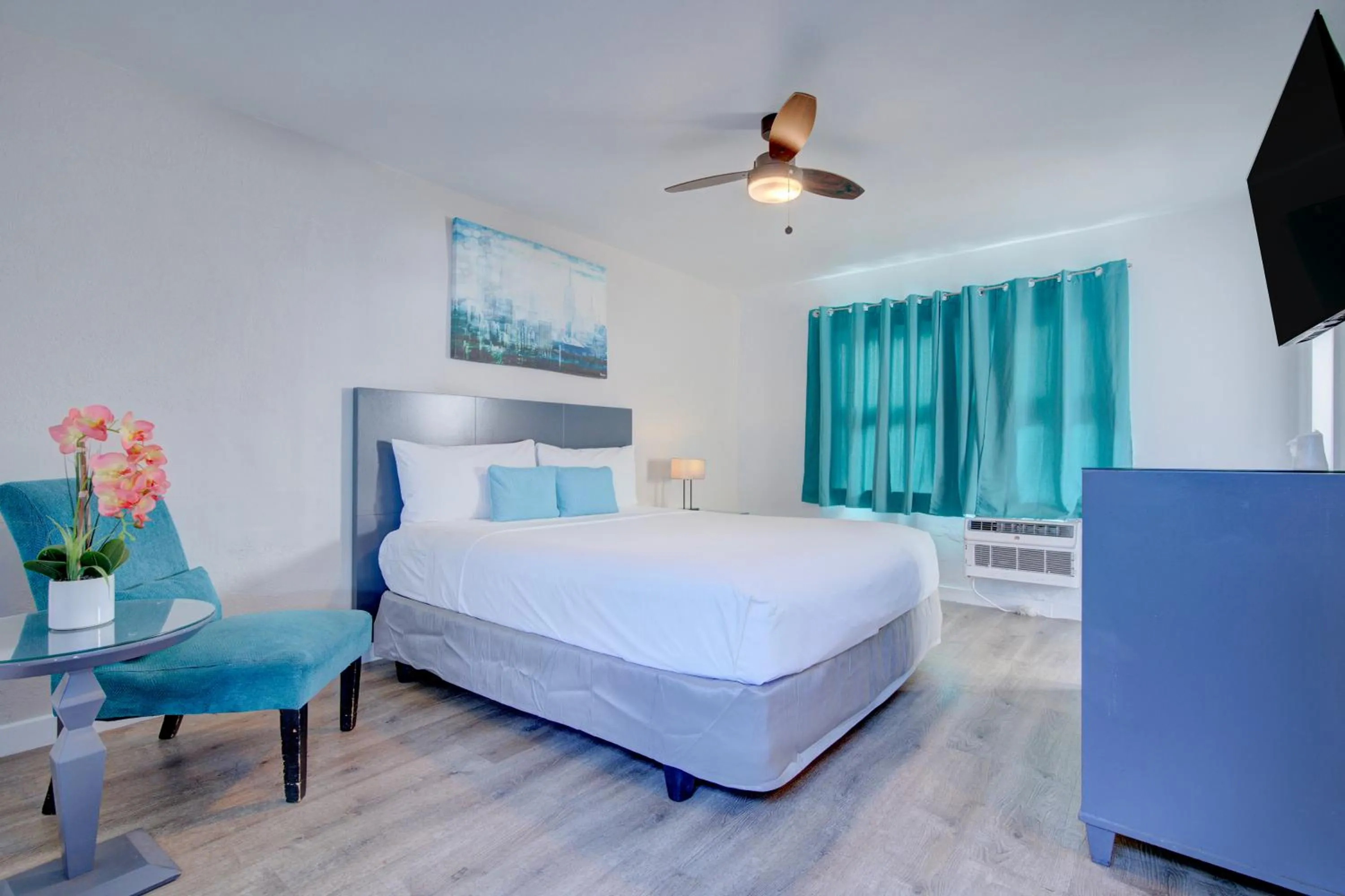 Bedroom, Bed in Leeward Motel By Capital O North Miami Beachside