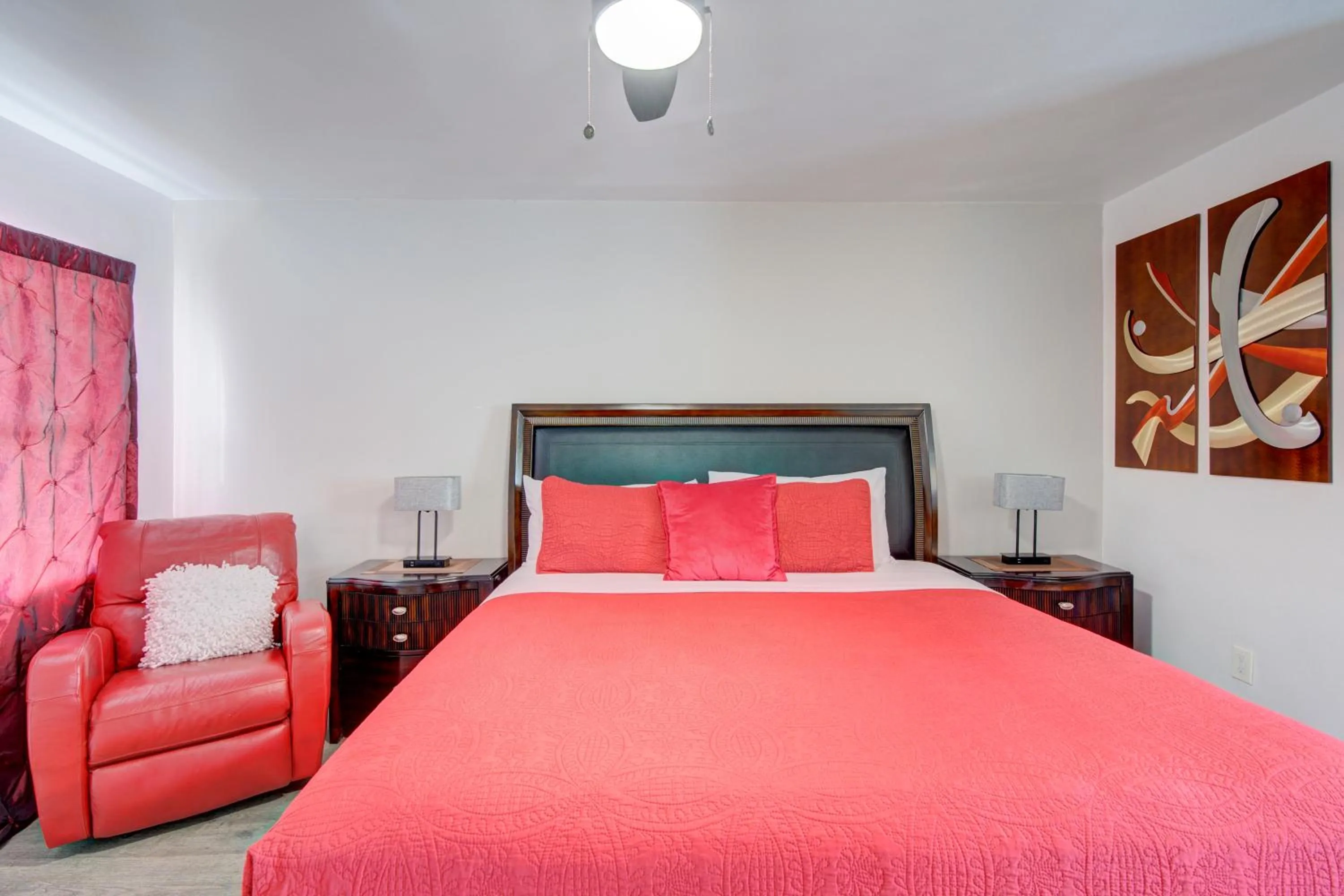 Bedroom, Bed in Leeward Motel By Capital O North Miami Beachside