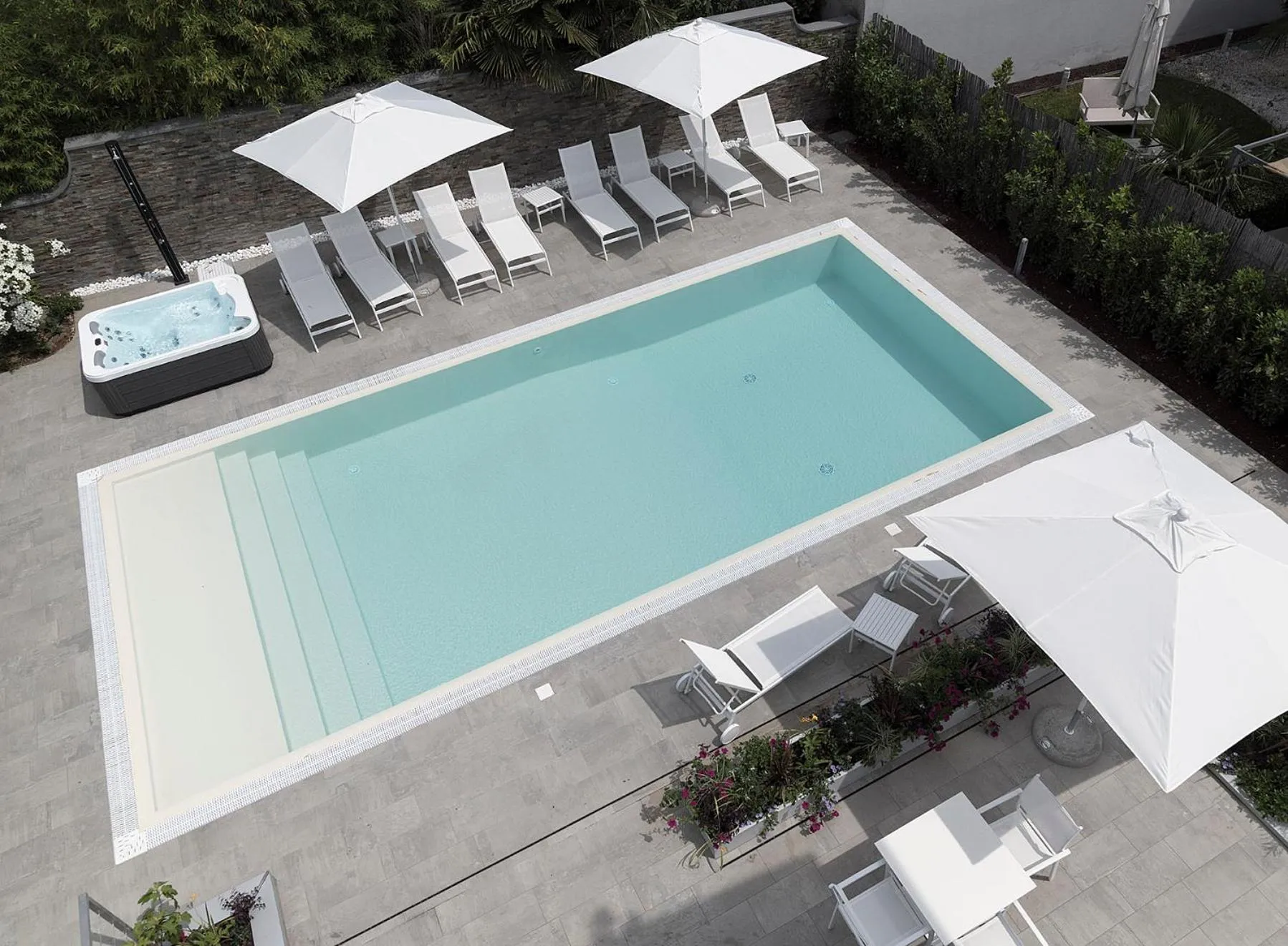 Swimming pool in Viola Relais