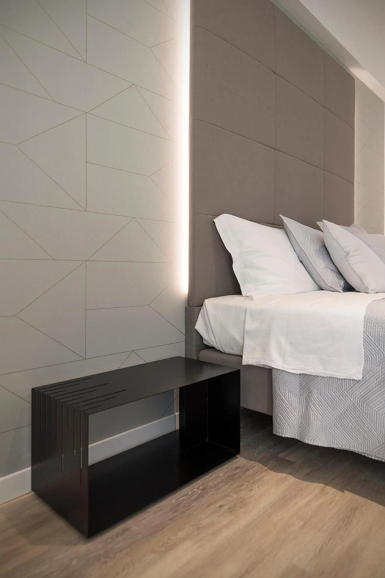 Decorative detail, Bed in Viola Relais