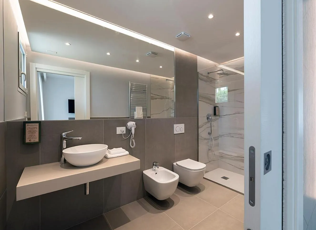 Shower in Viola Relais