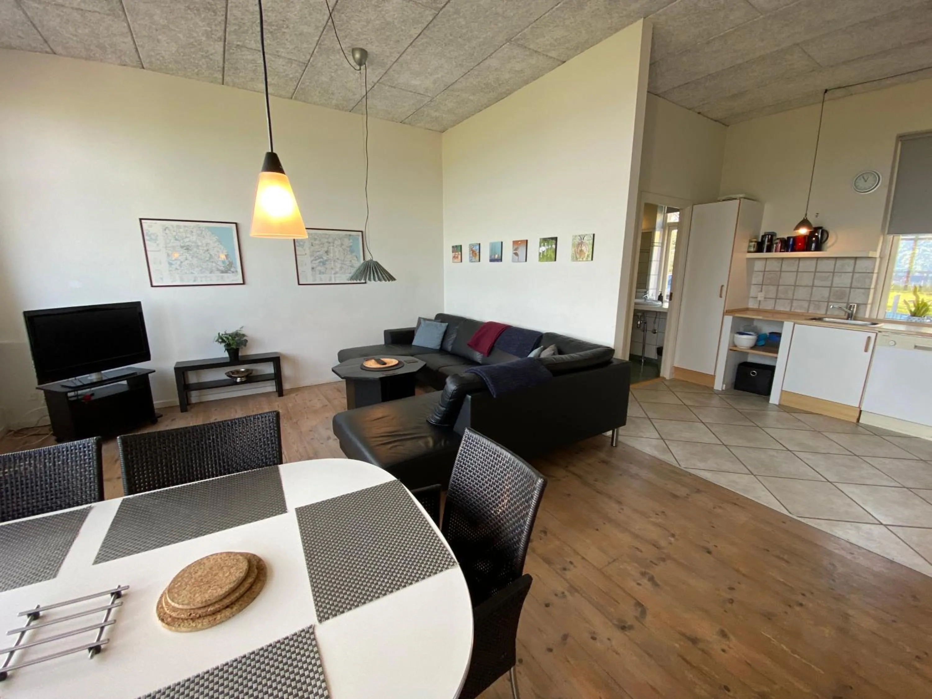 Kitchen or kitchenette in Skærven Beachfront Apartments and Cottage