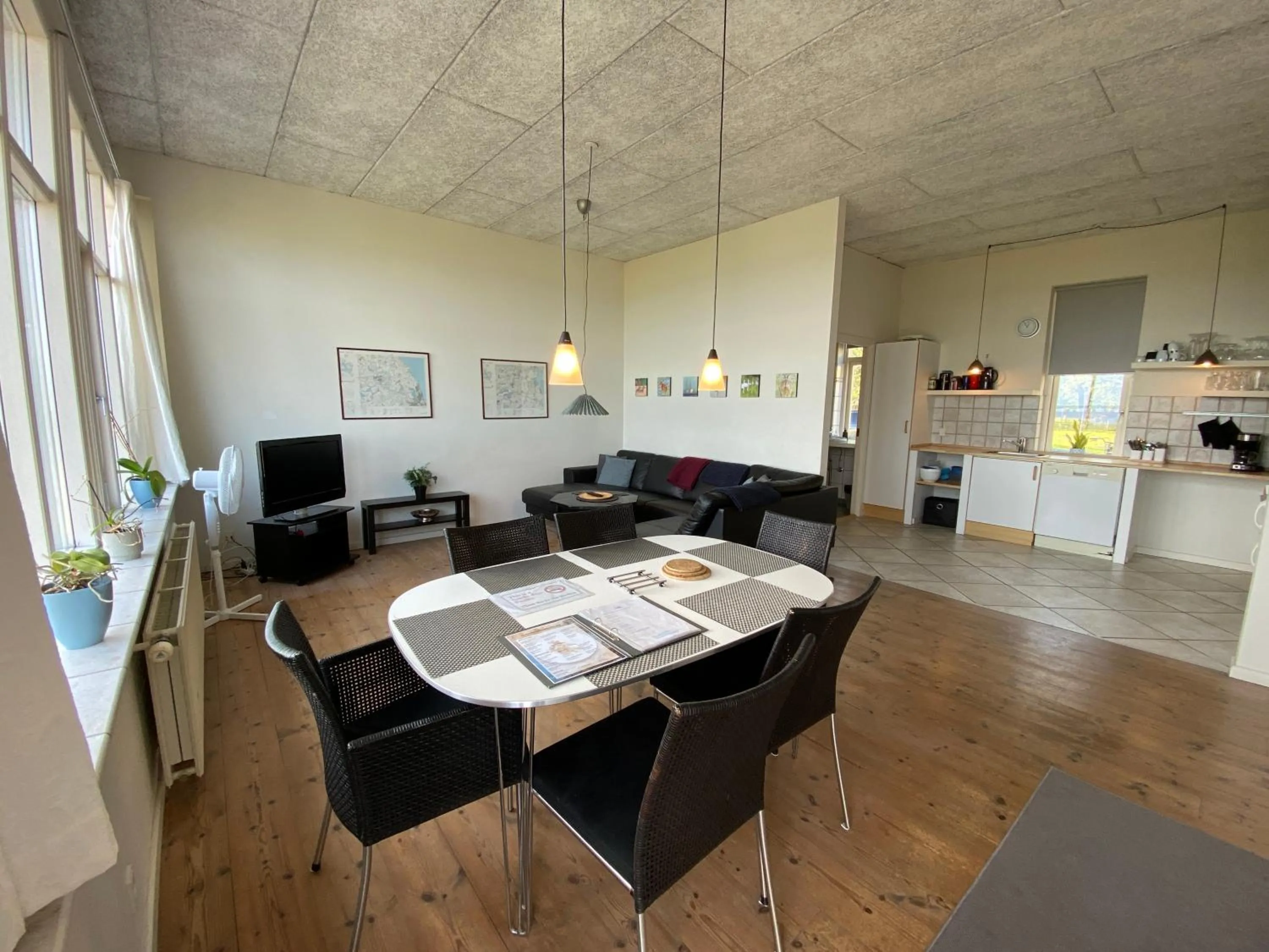 TV and multimedia in Skærven Beachfront Apartments and Cottage