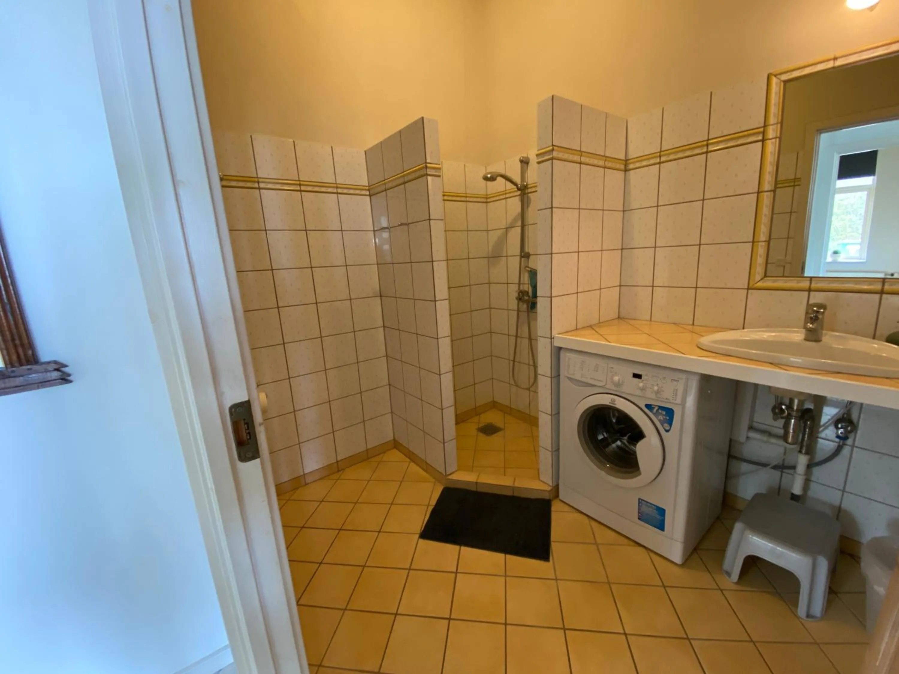 Shower in Skærven Beachfront Apartments and Cottage