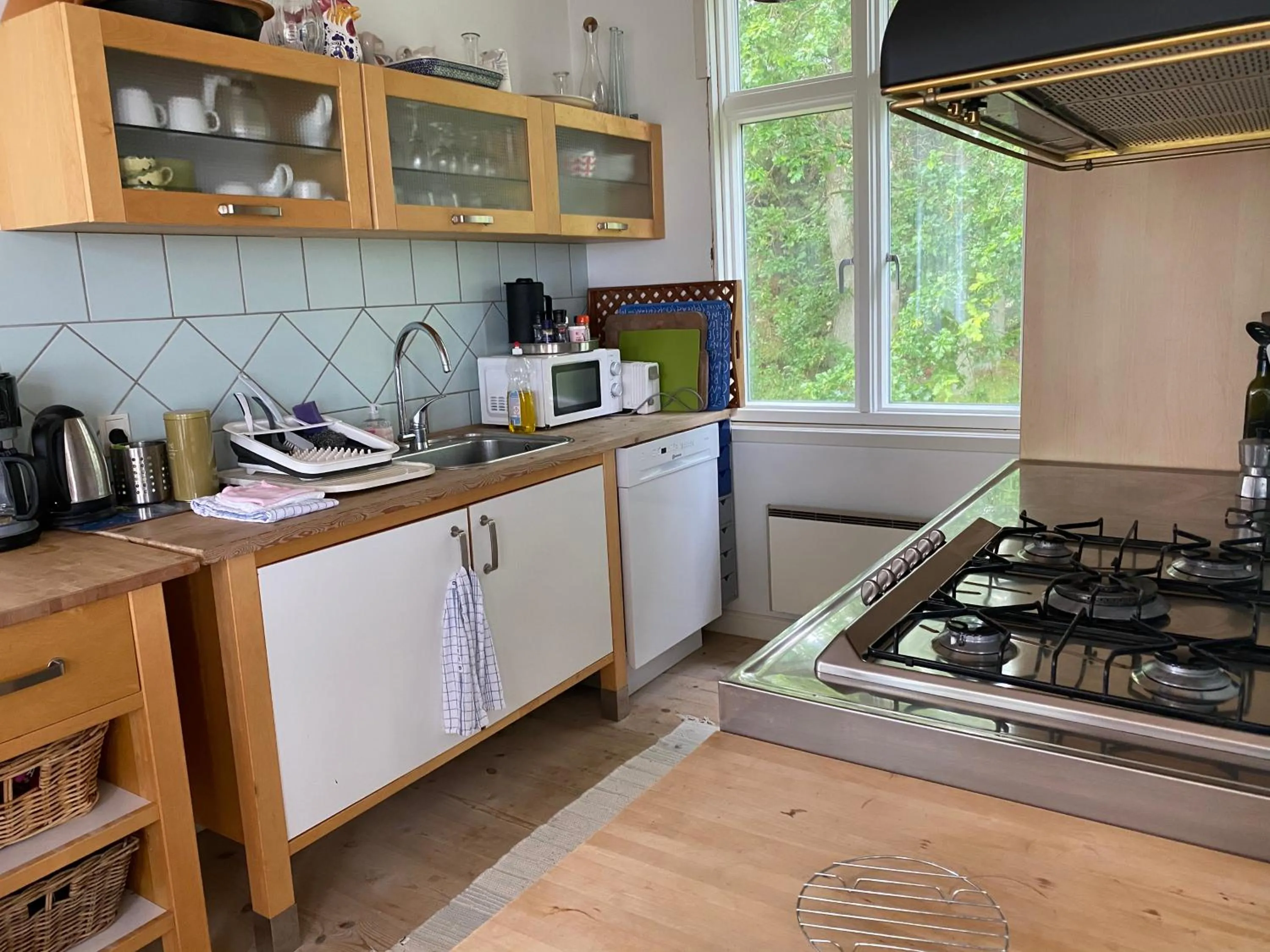 Kitchen or kitchenette in Skærven Beachfront Apartments and Cottage