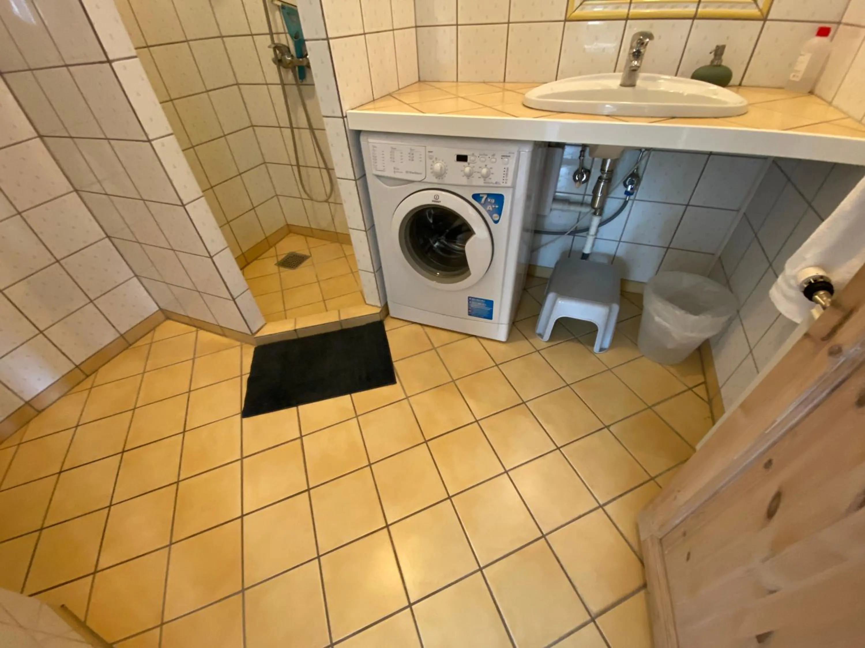Shower in Skærven Beachfront Apartments and Cottage