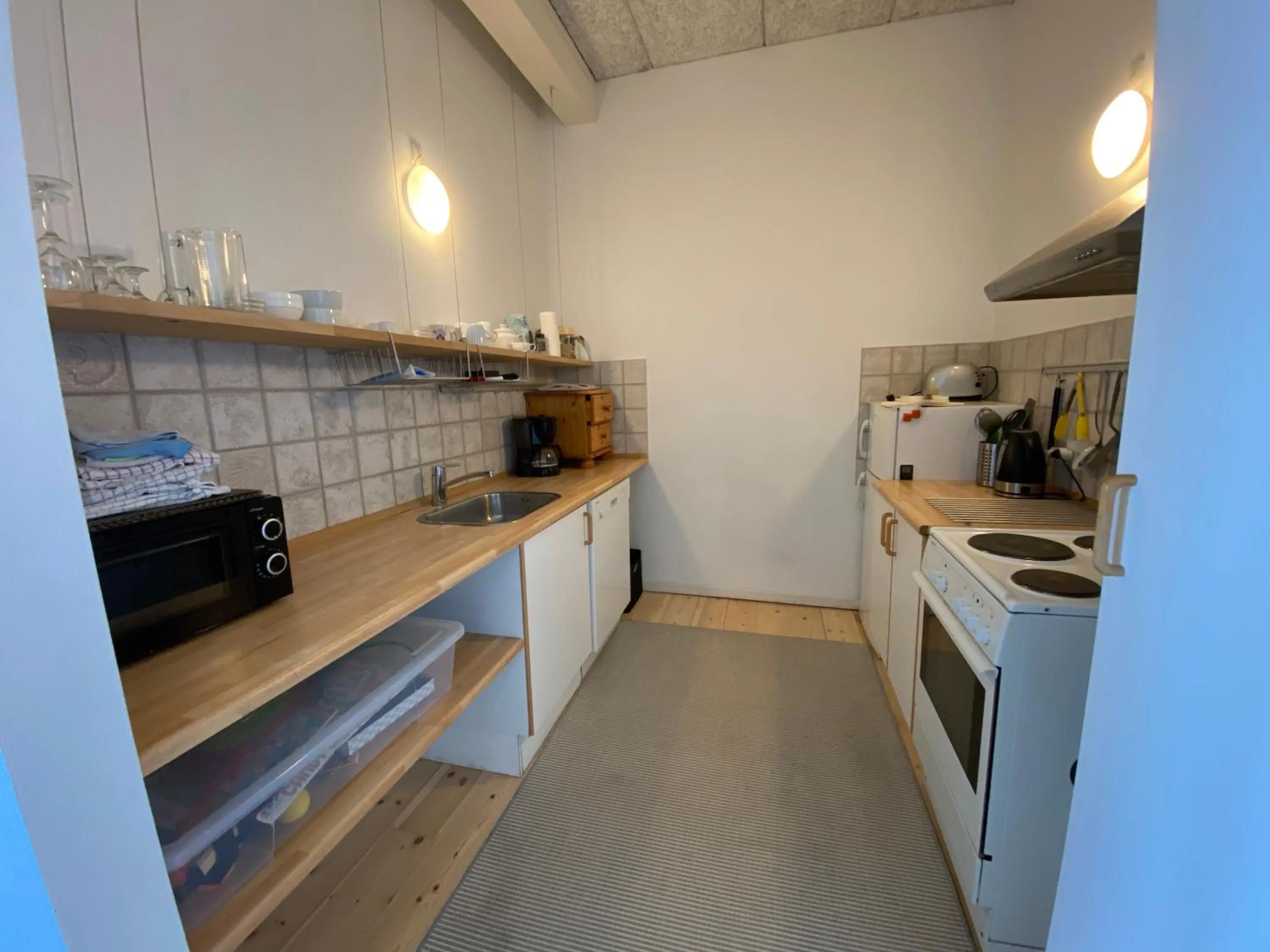 Kitchen or kitchenette in Skærven Beachfront Apartments and Cottage