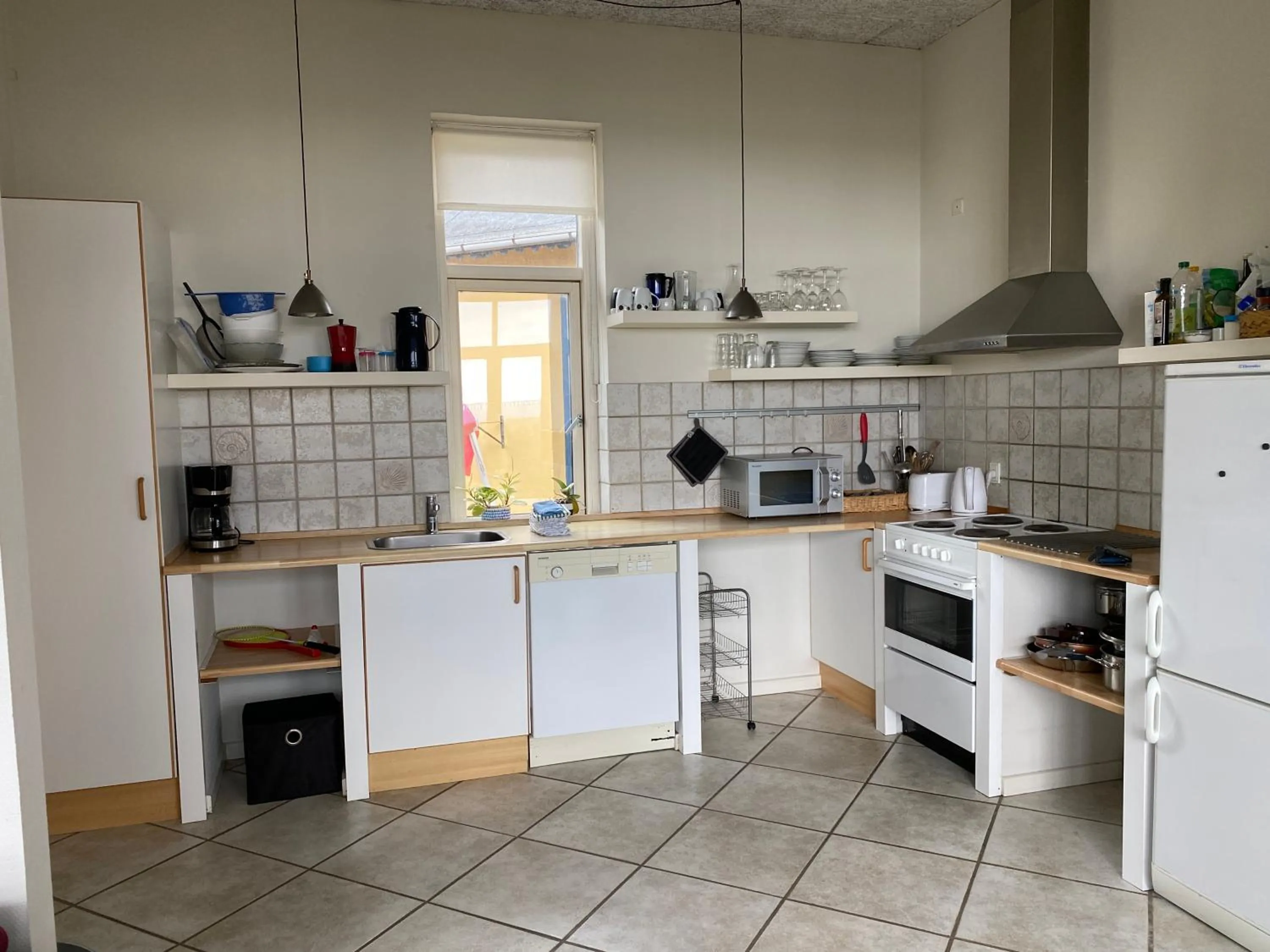 Kitchen or kitchenette in Skærven Beachfront Apartments and Cottage