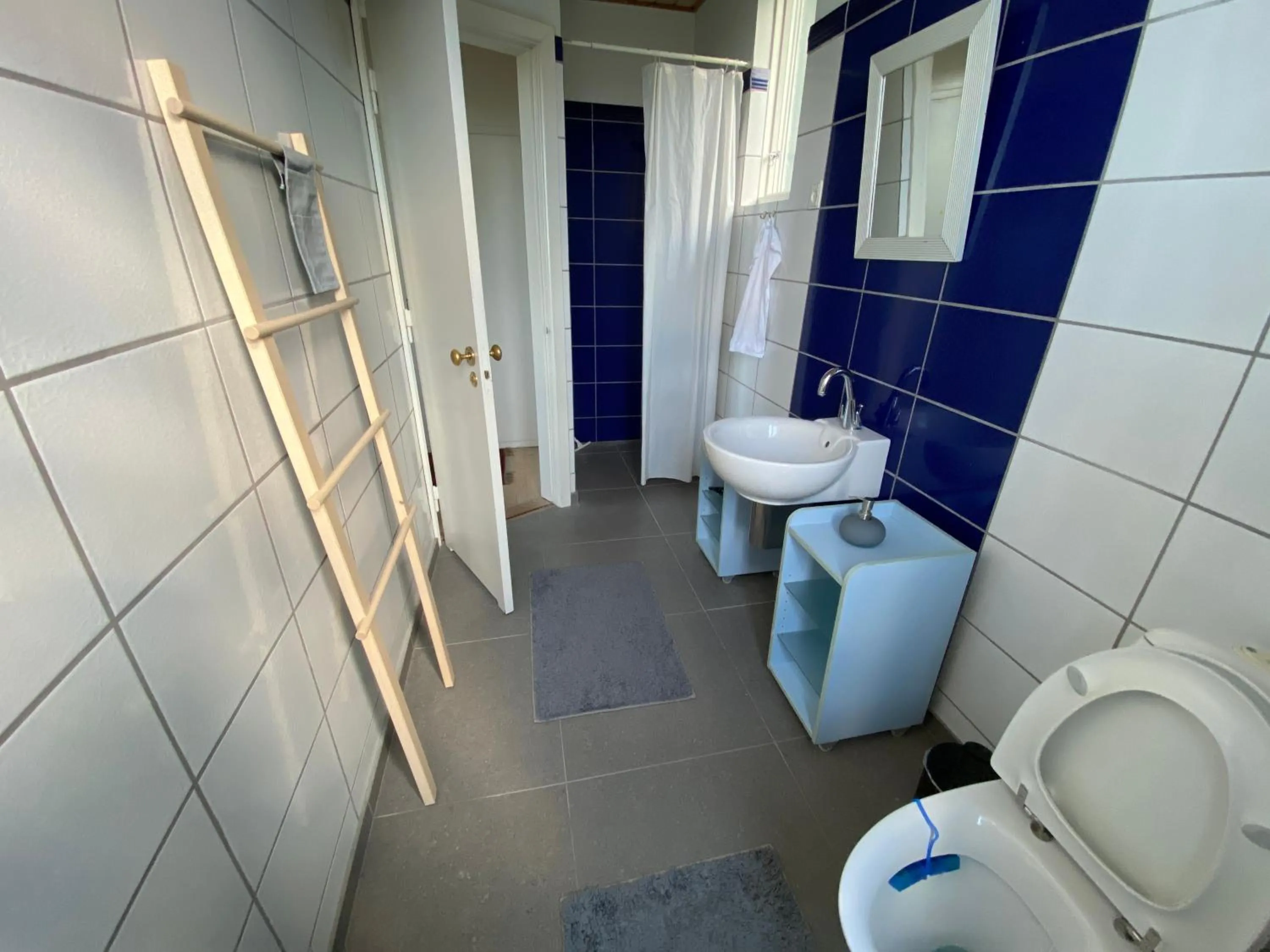 Bathroom in Skærven Beachfront Apartments and Cottage