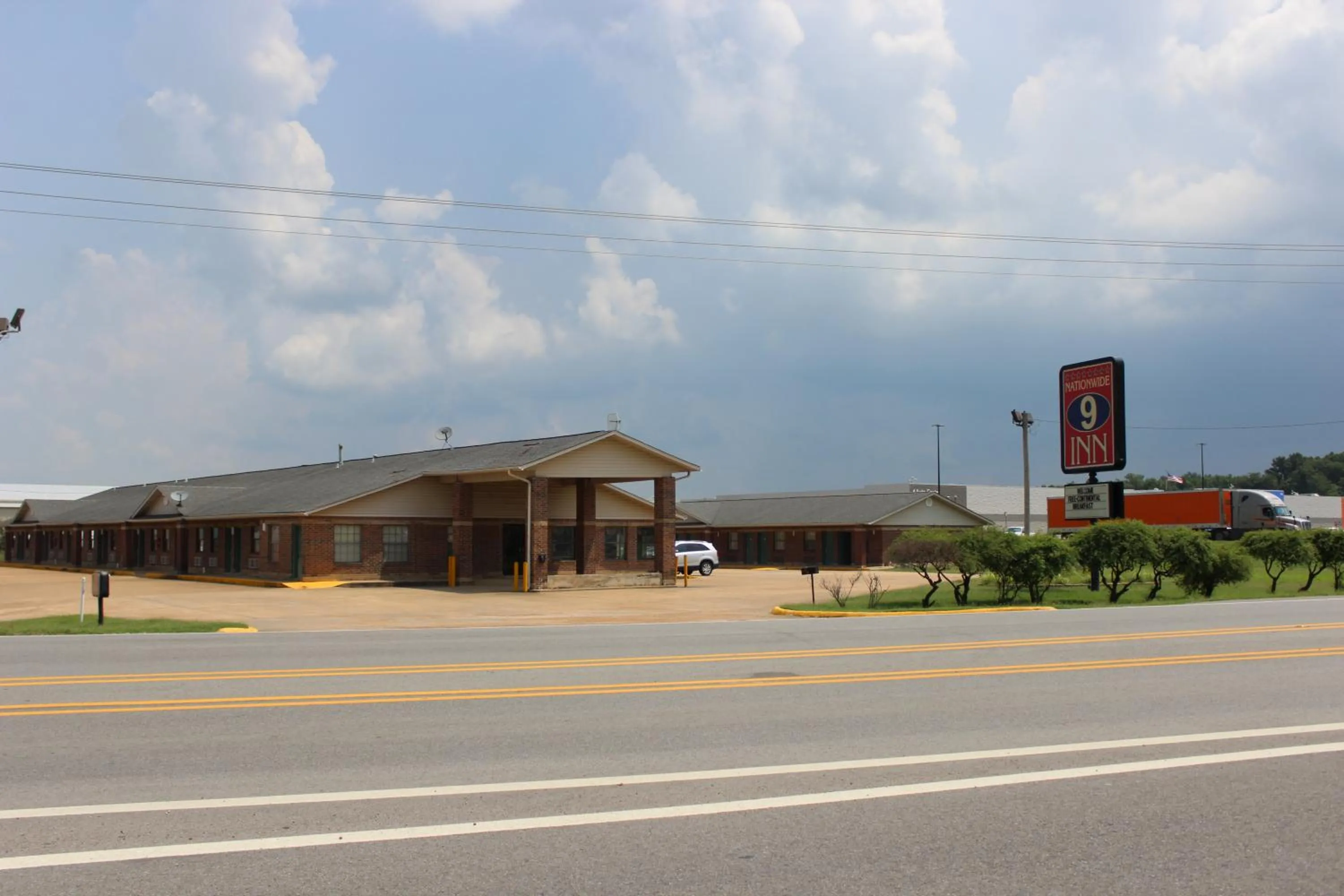 Facade/entrance in Nationwide 9 Inn