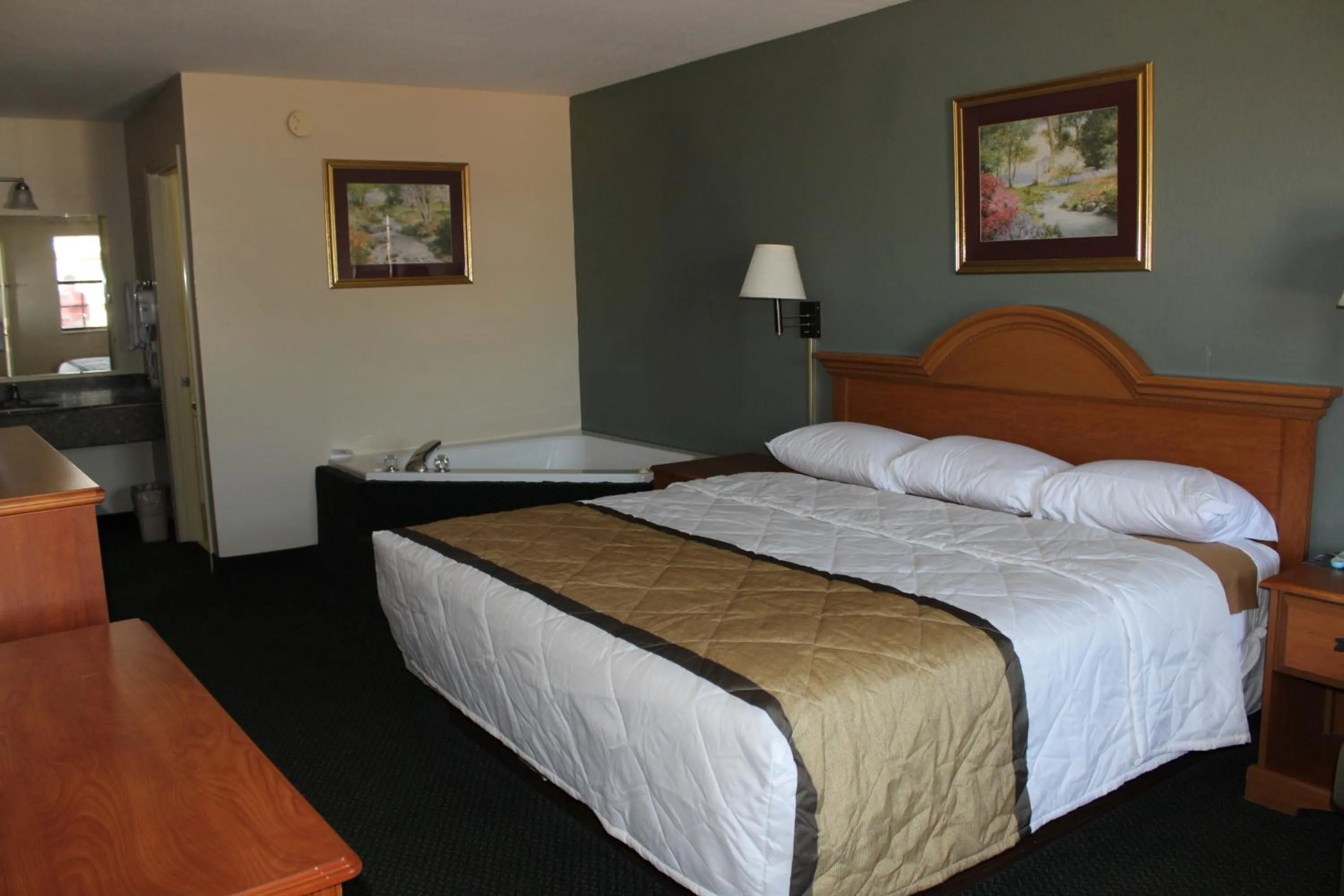 Photo of the whole room, Bed in Nationwide 9 Inn