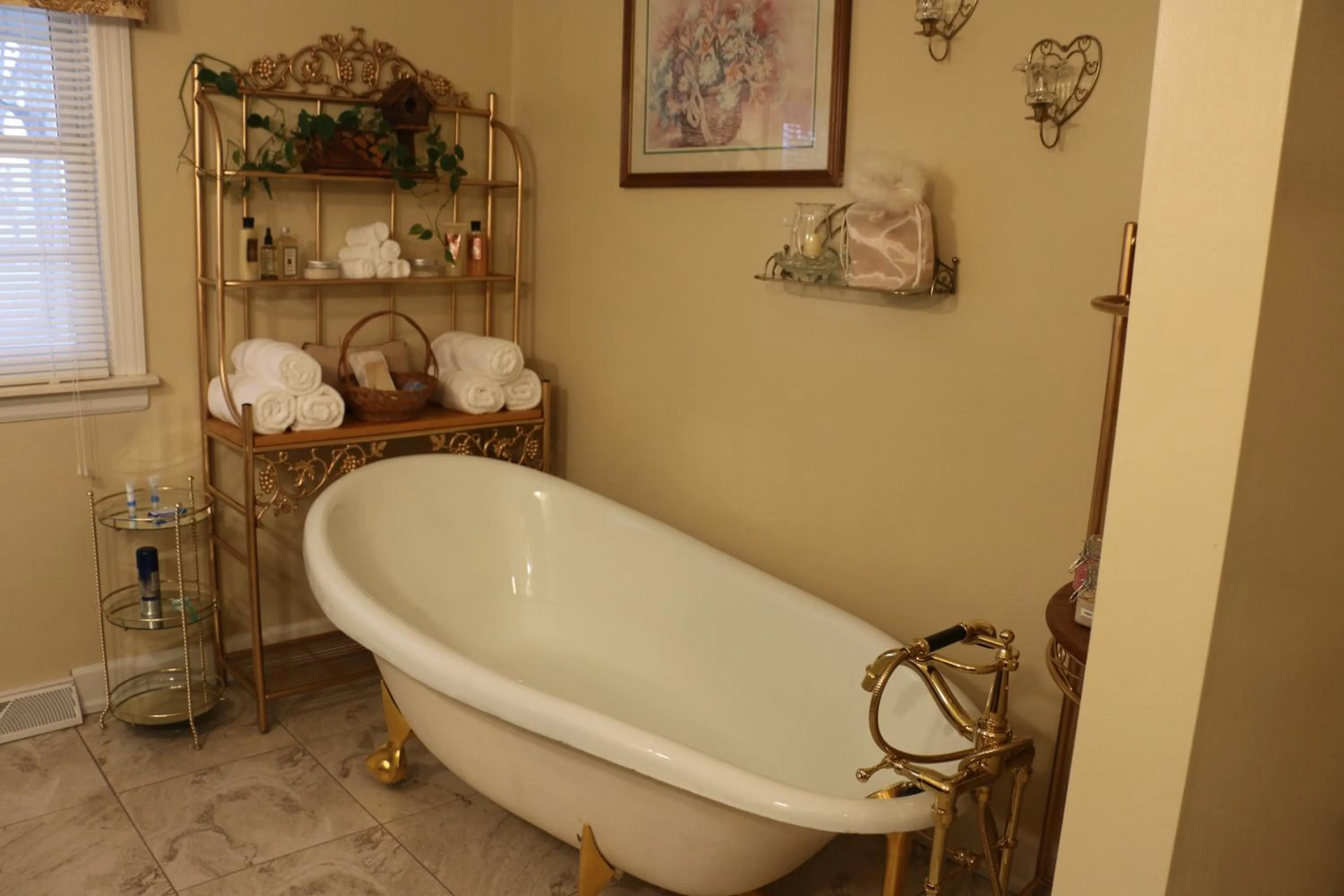 Bathroom in Cedar Grove Inn