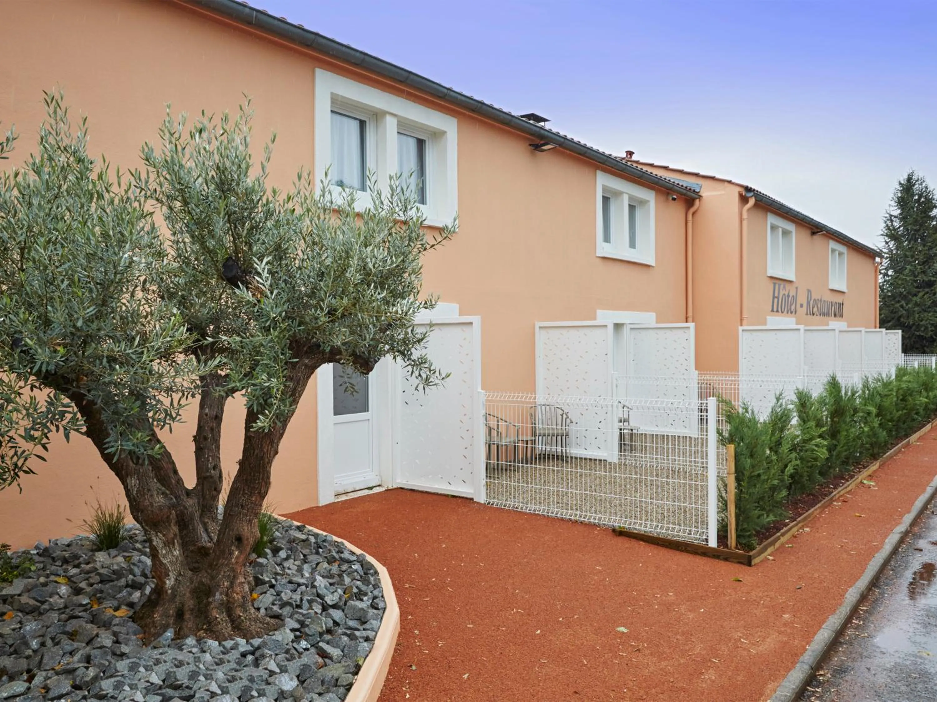 Facade/entrance in Kyriad Direct Bron Lyon Eurexpo