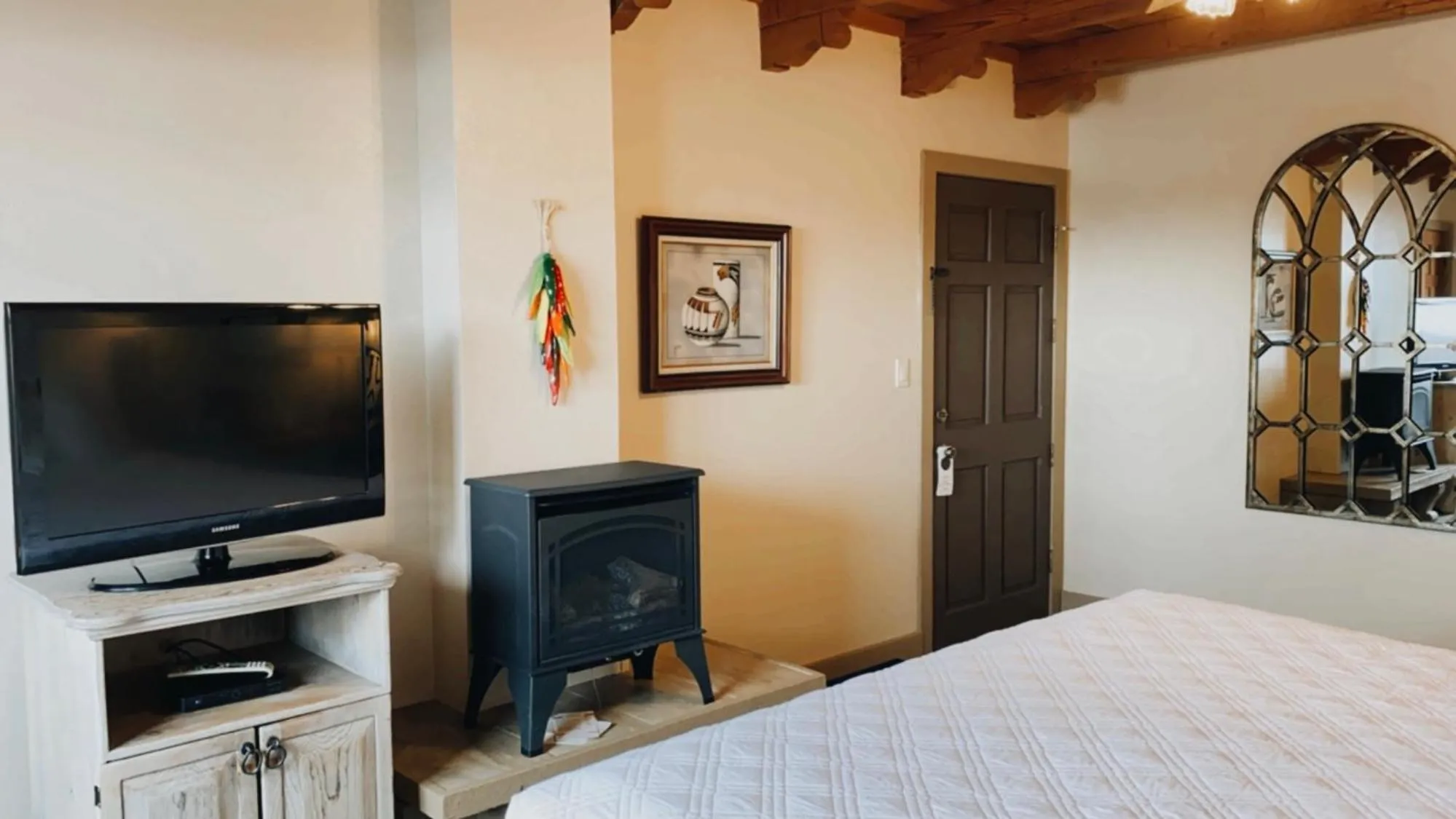 Bed in Chama Trails Motel