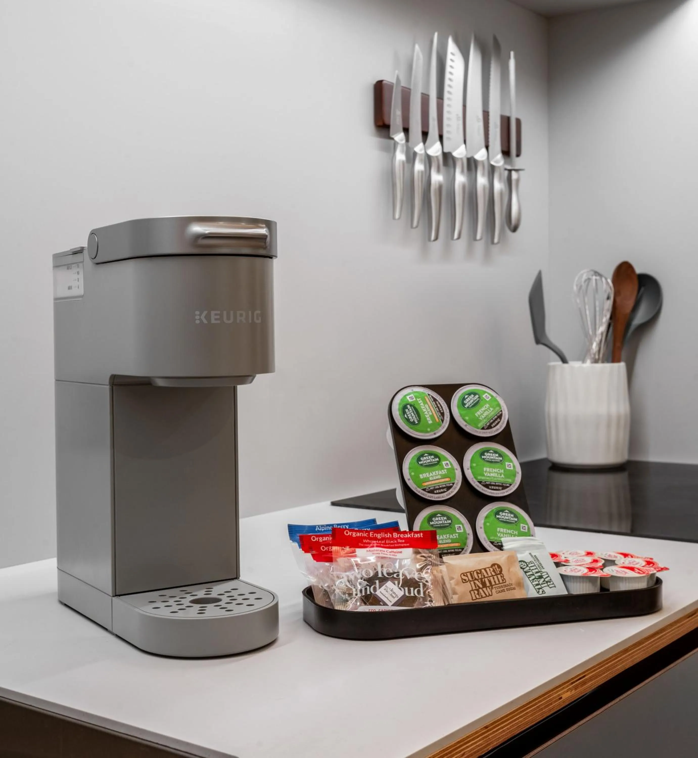 Coffee/tea facilities in Mint House Dallas - Victory Park