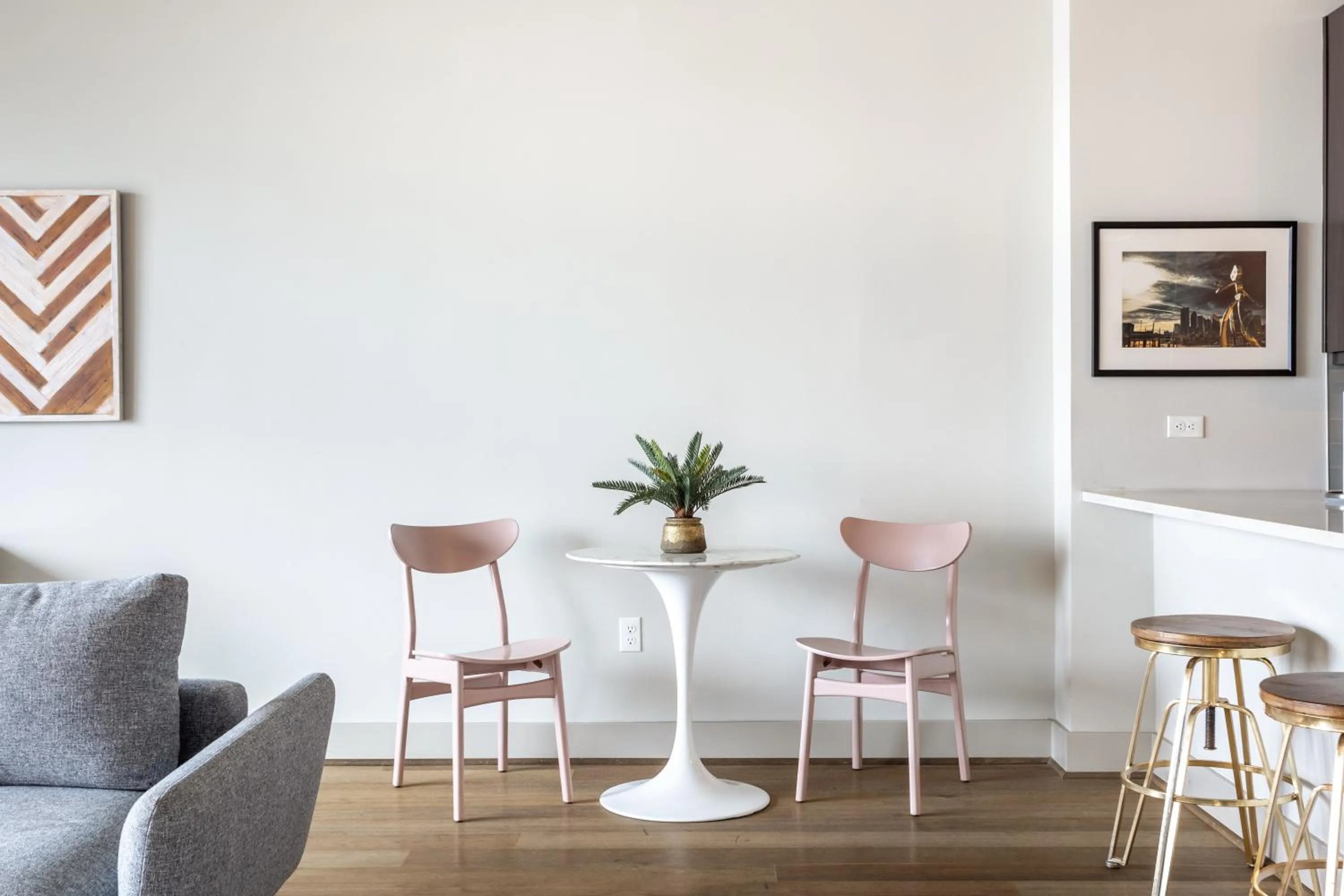 Dining area in Mint House Dallas - Victory Park