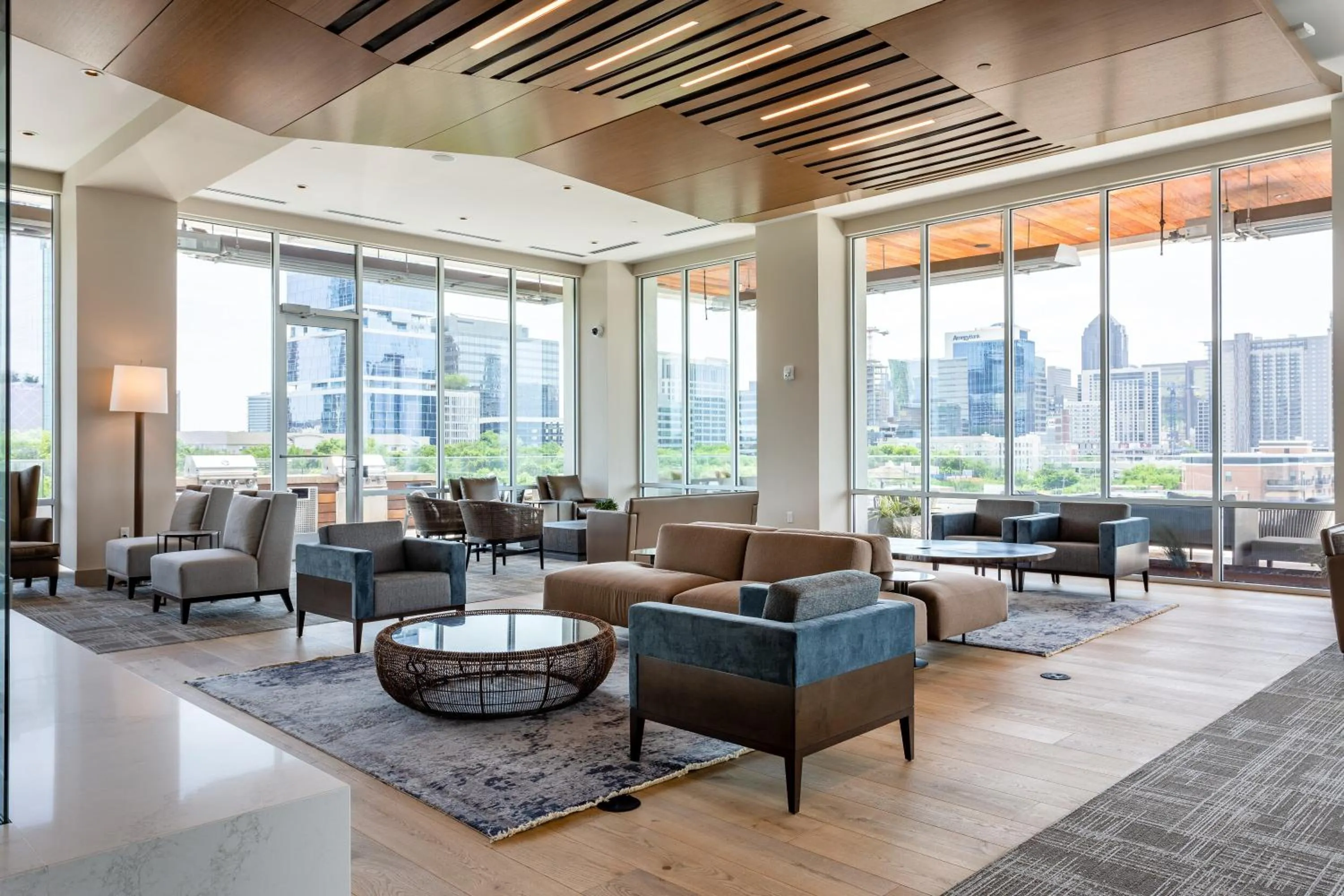 Lounge or bar in Mint House Dallas - Victory Park