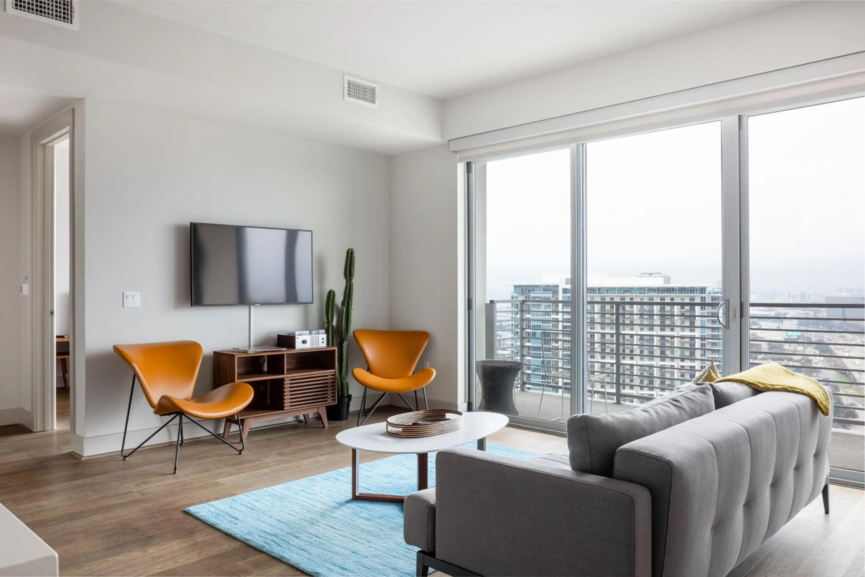 Living room in Mint House Dallas - Victory Park