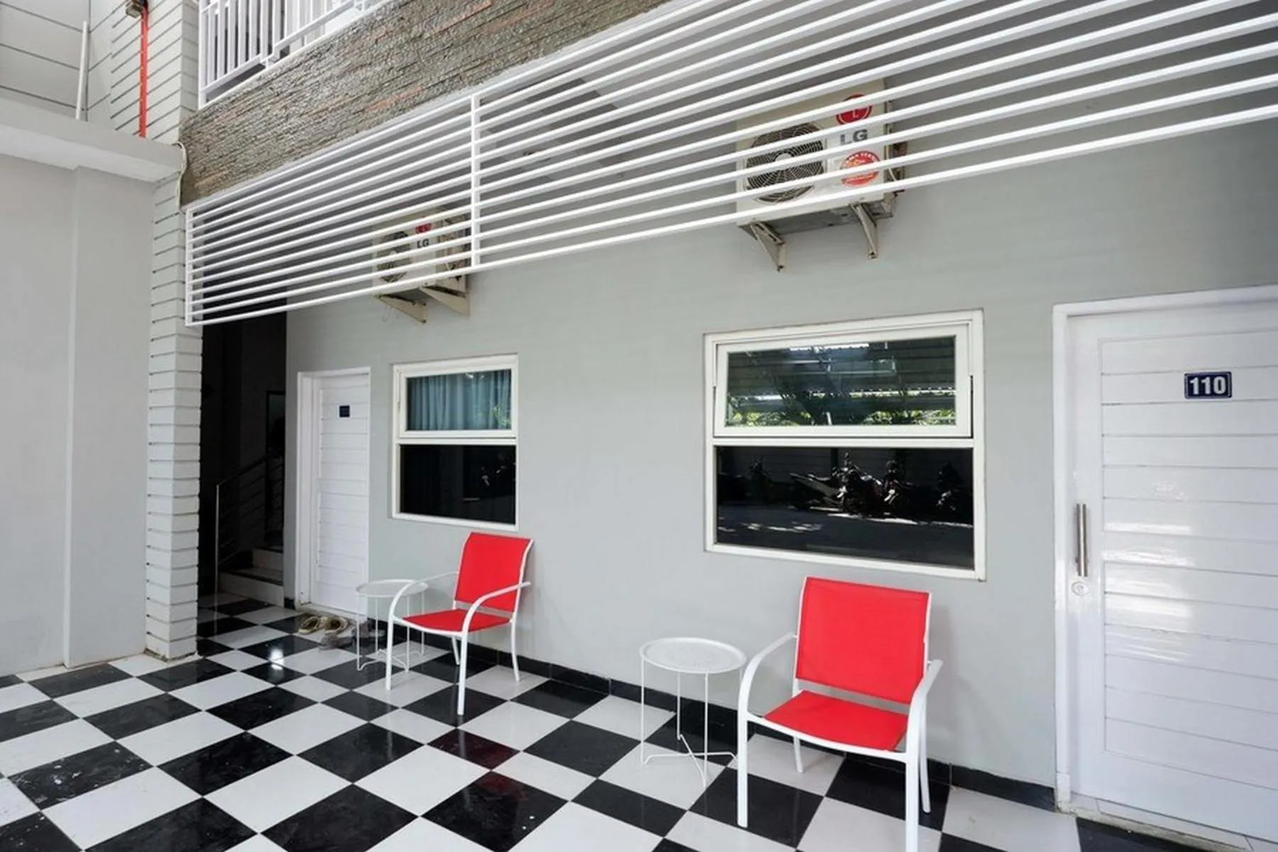 Balcony/Terrace in RedDoorz near Solo Square 3