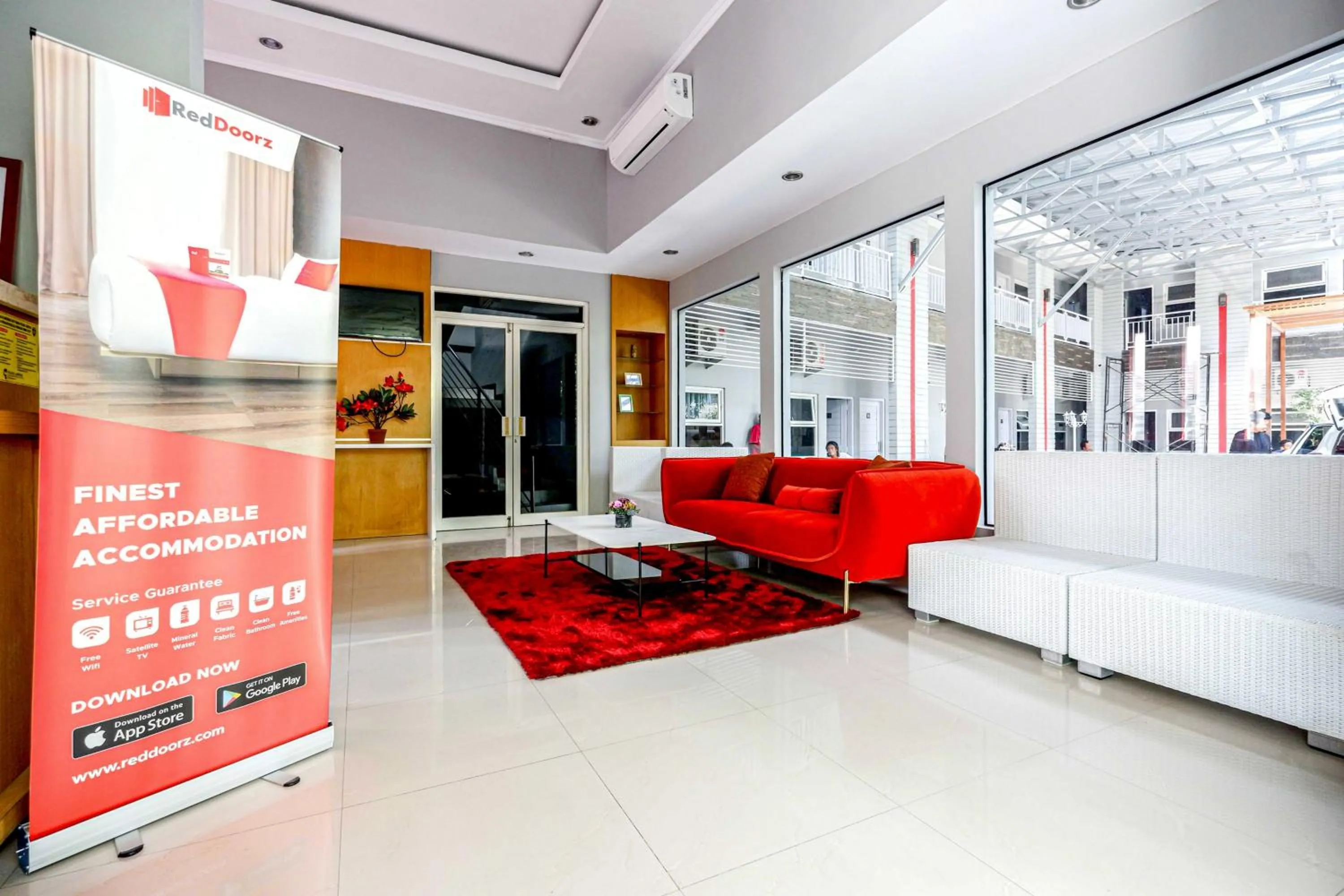 Seating area in RedDoorz near Solo Square 3