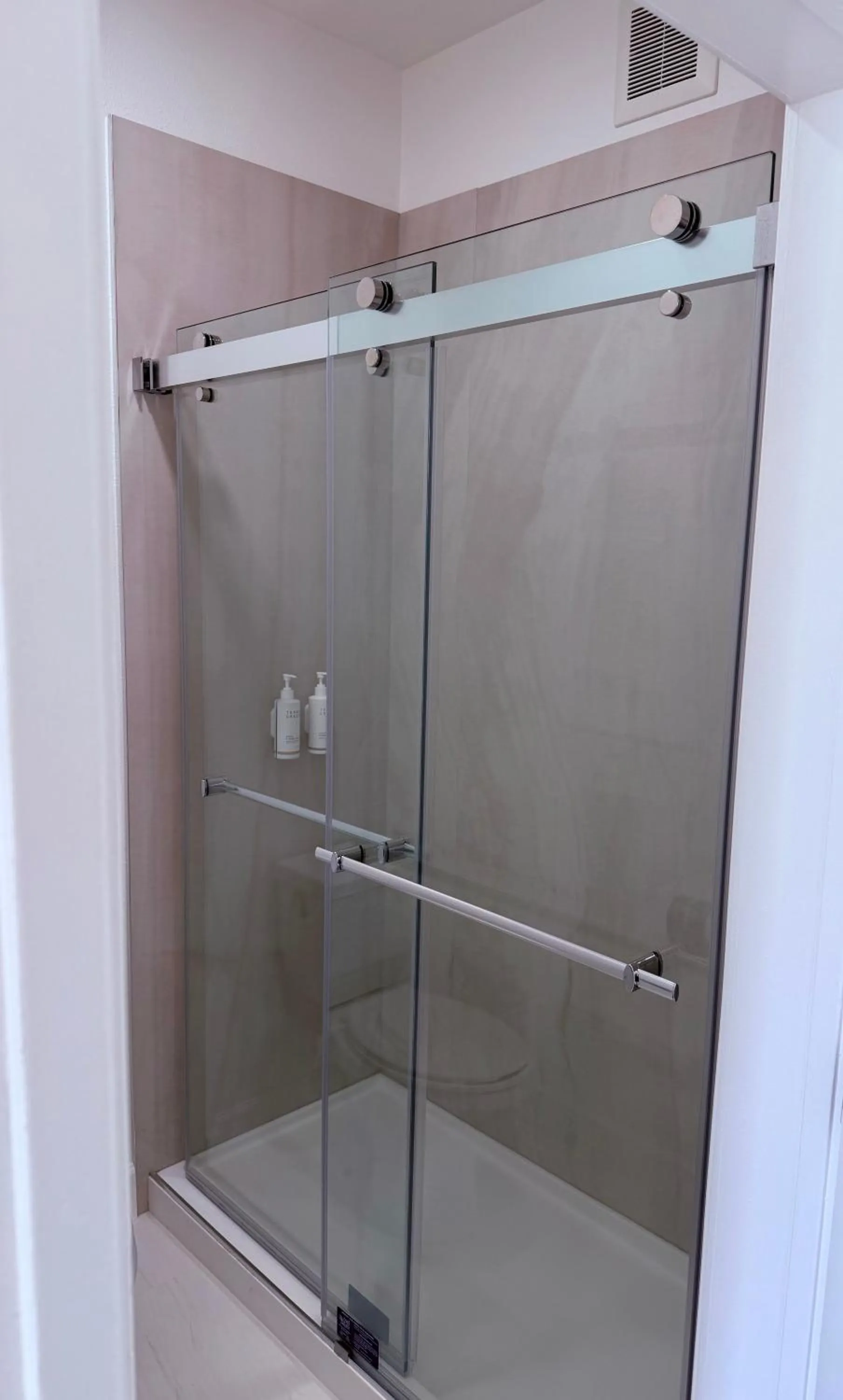 Travelodge by Wyndham Harbor City