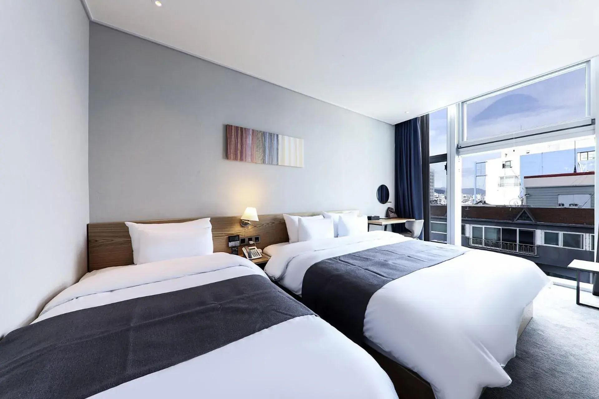 Deluxe Twin Room in Ocean The Point Hotel Busan Deluxe Twin Room in Ocean The Point Hotel Busan