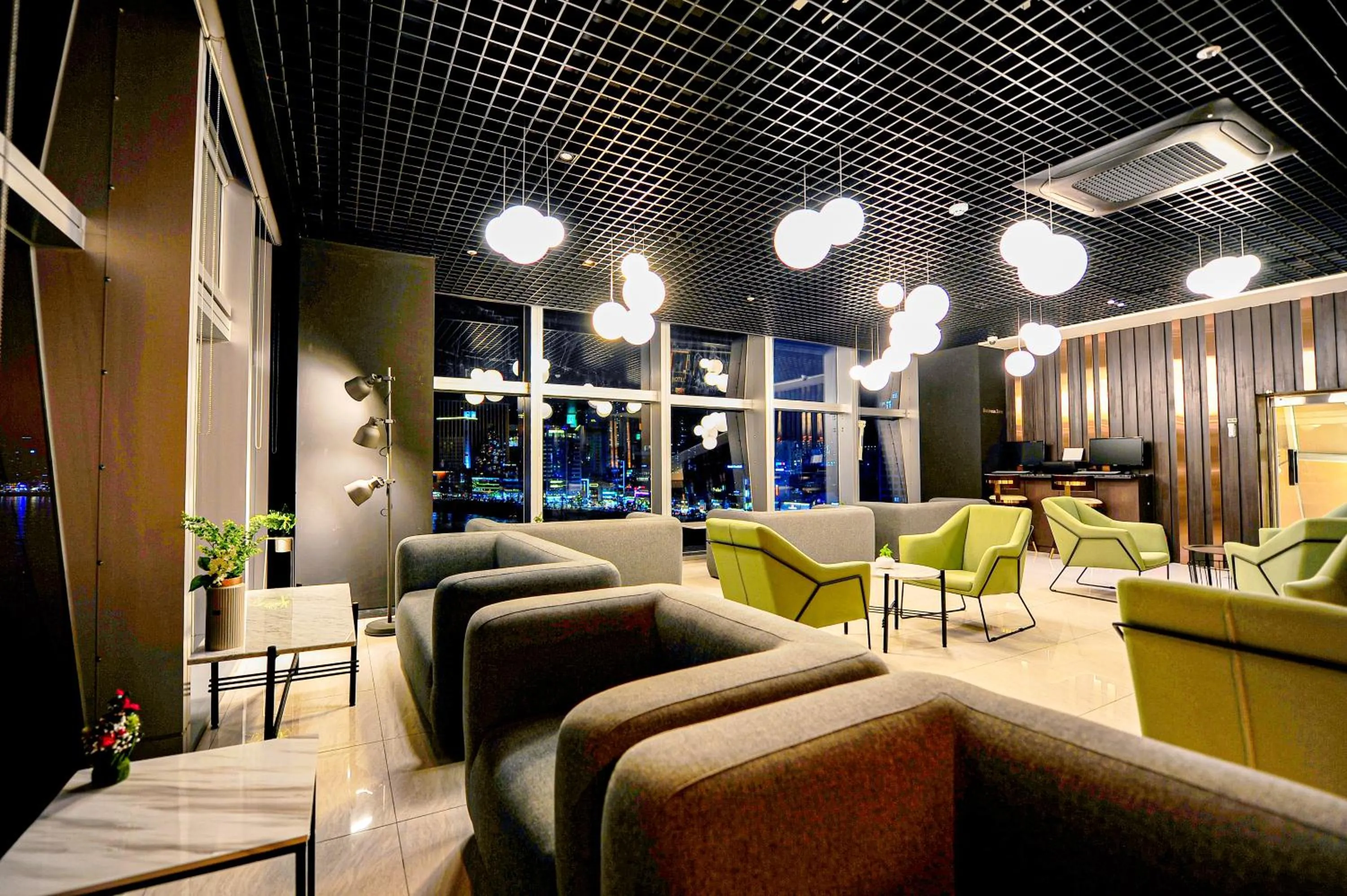 Property building in Ocean The Point Hotel Busan