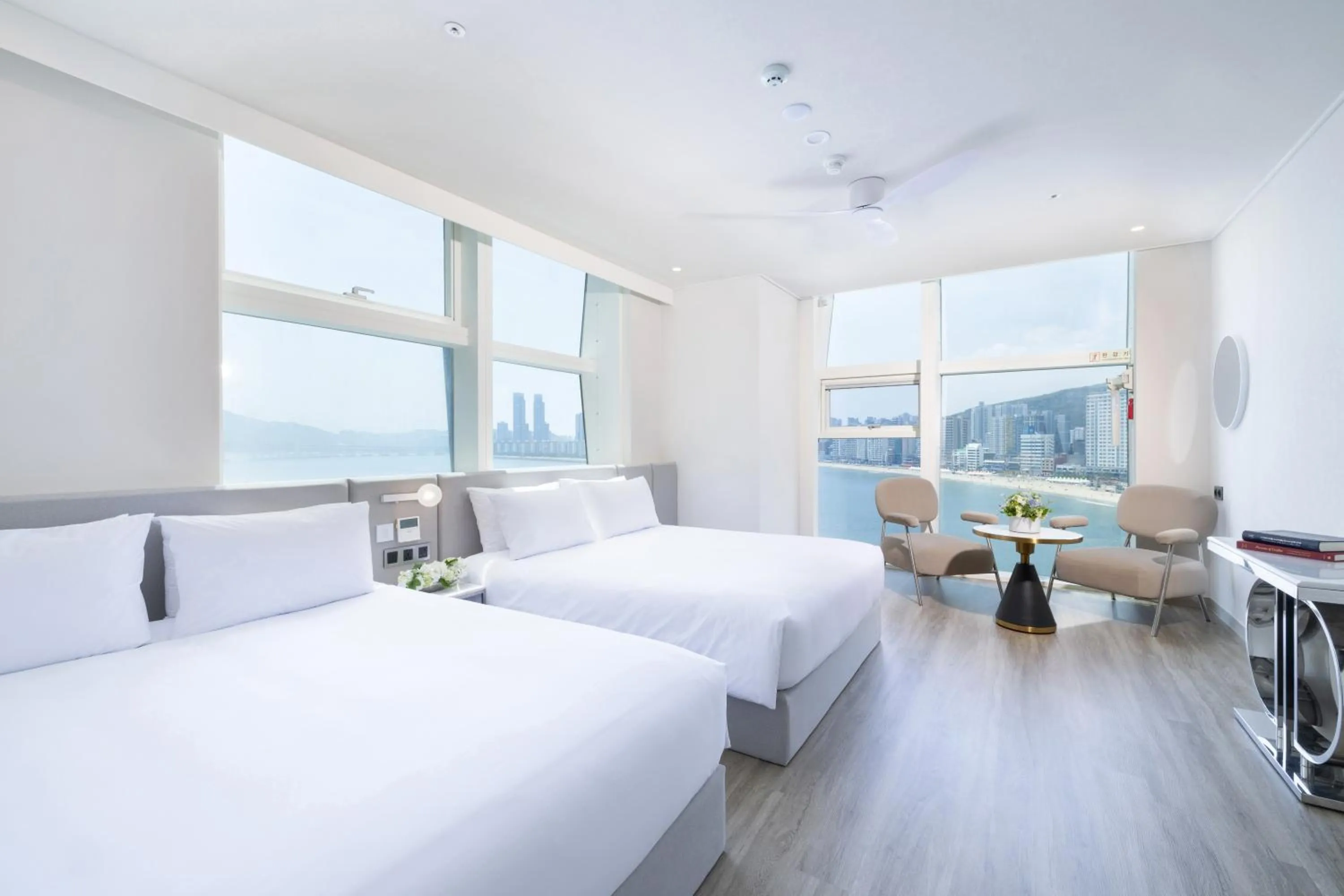 Bed in Ocean The Point Hotel Busan