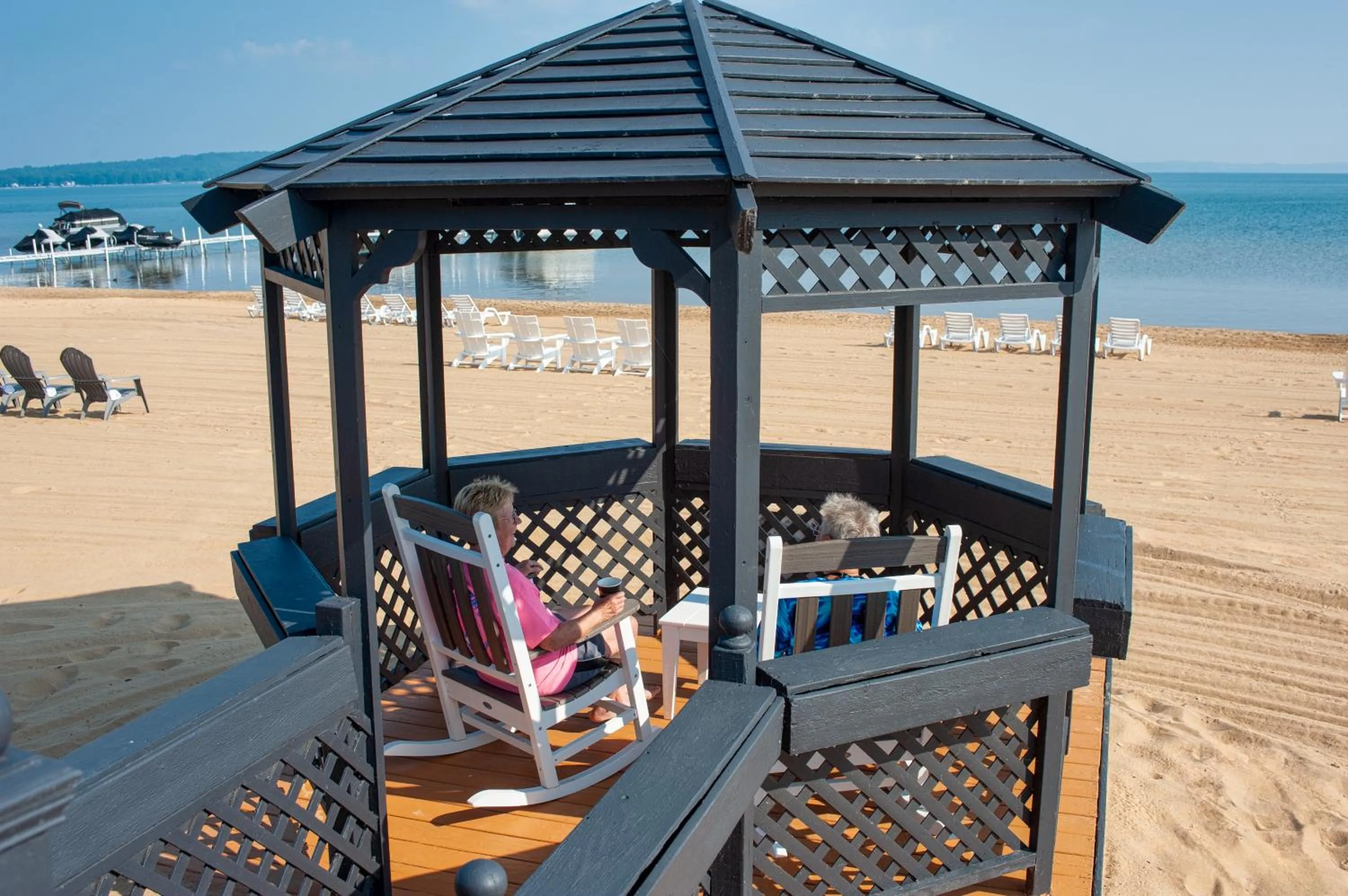 Communal lounge/ TV room in The Beach Haus - Traverse City