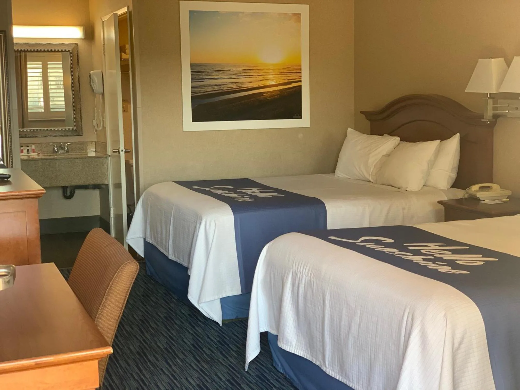 Photo of the whole room, Bed in Days Inn by Wyndham Alhambra CA