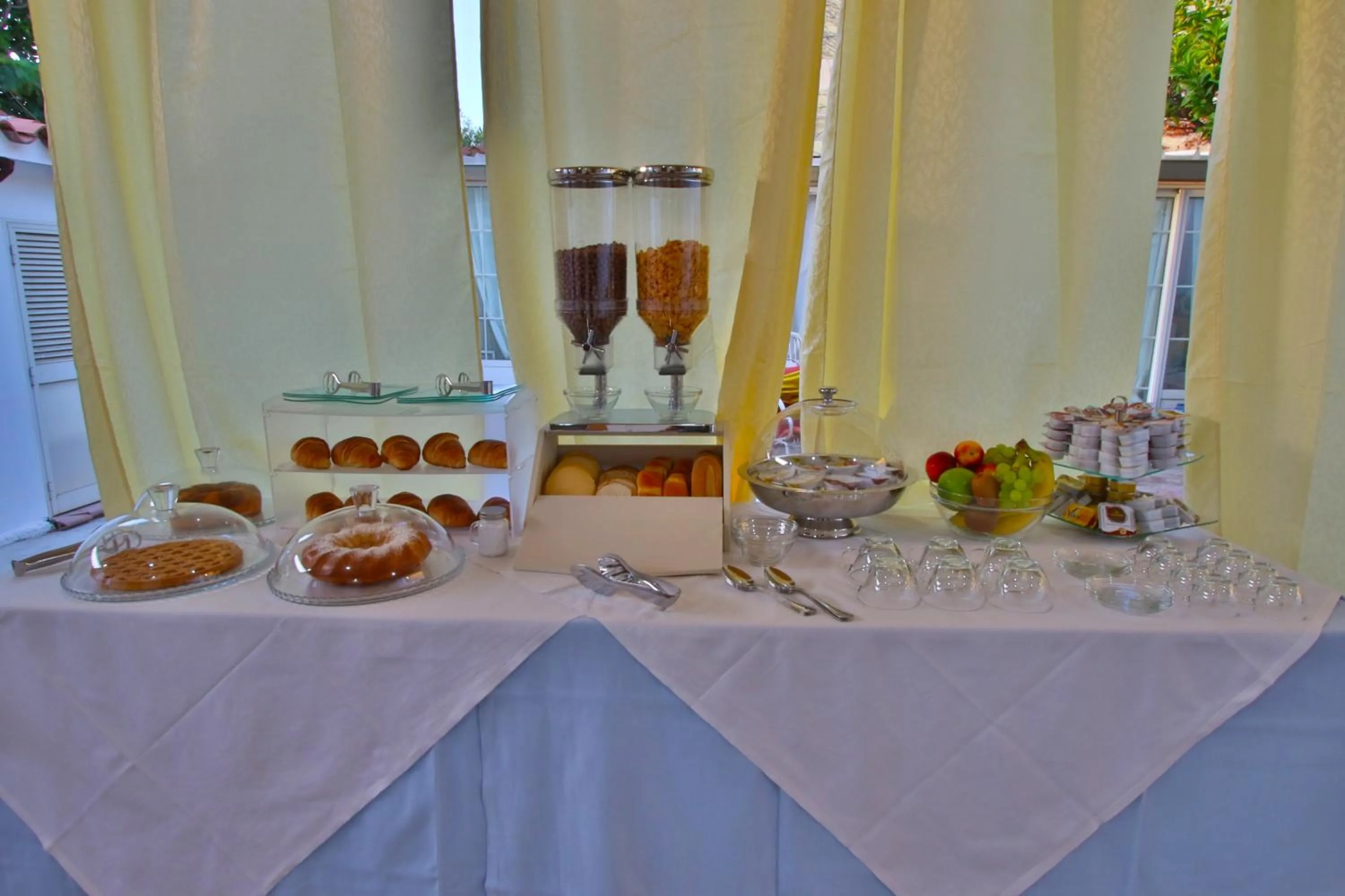 Food and drinks in B&B Sole E Luna