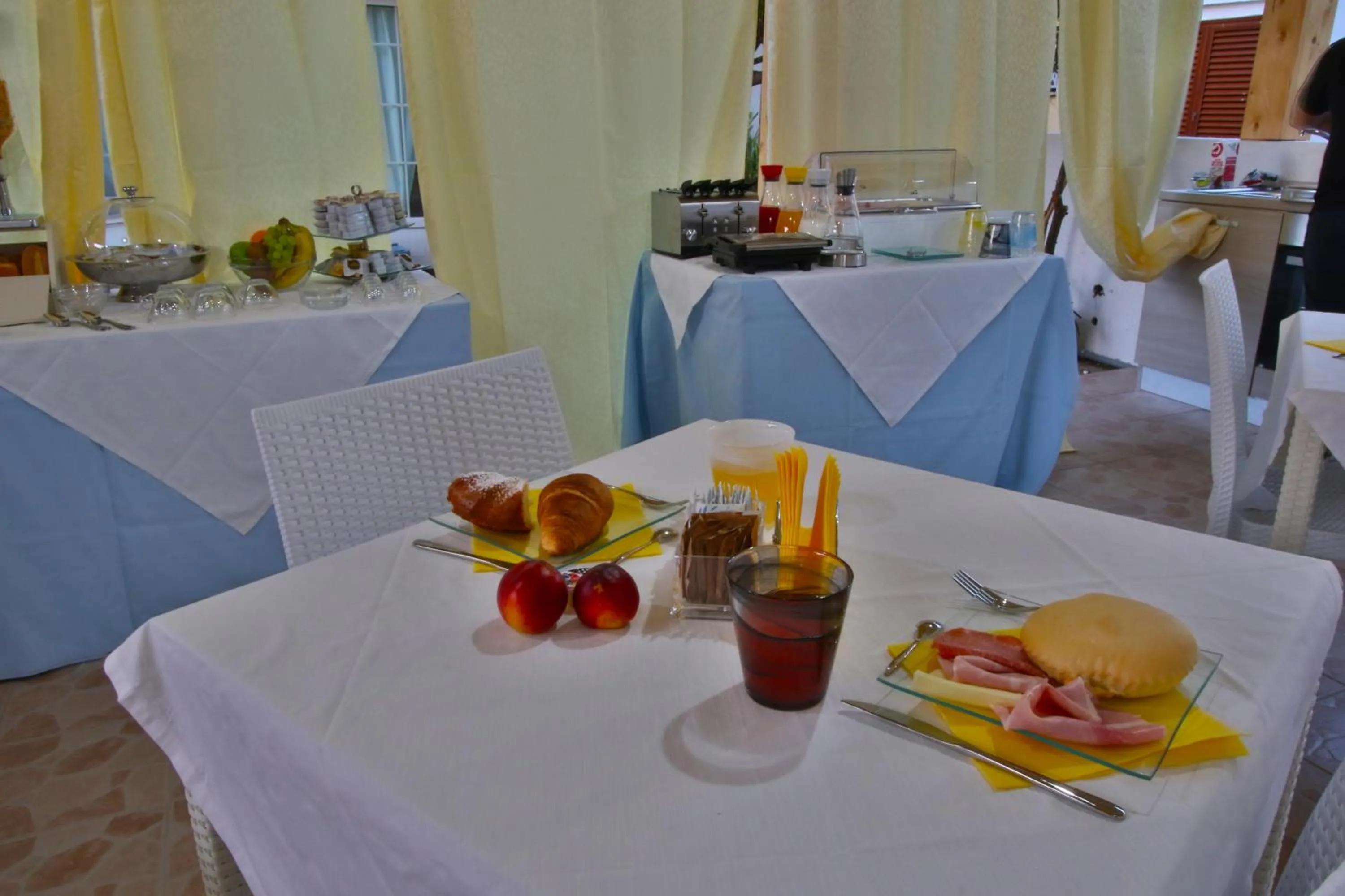 Food and drinks in B&B Sole E Luna