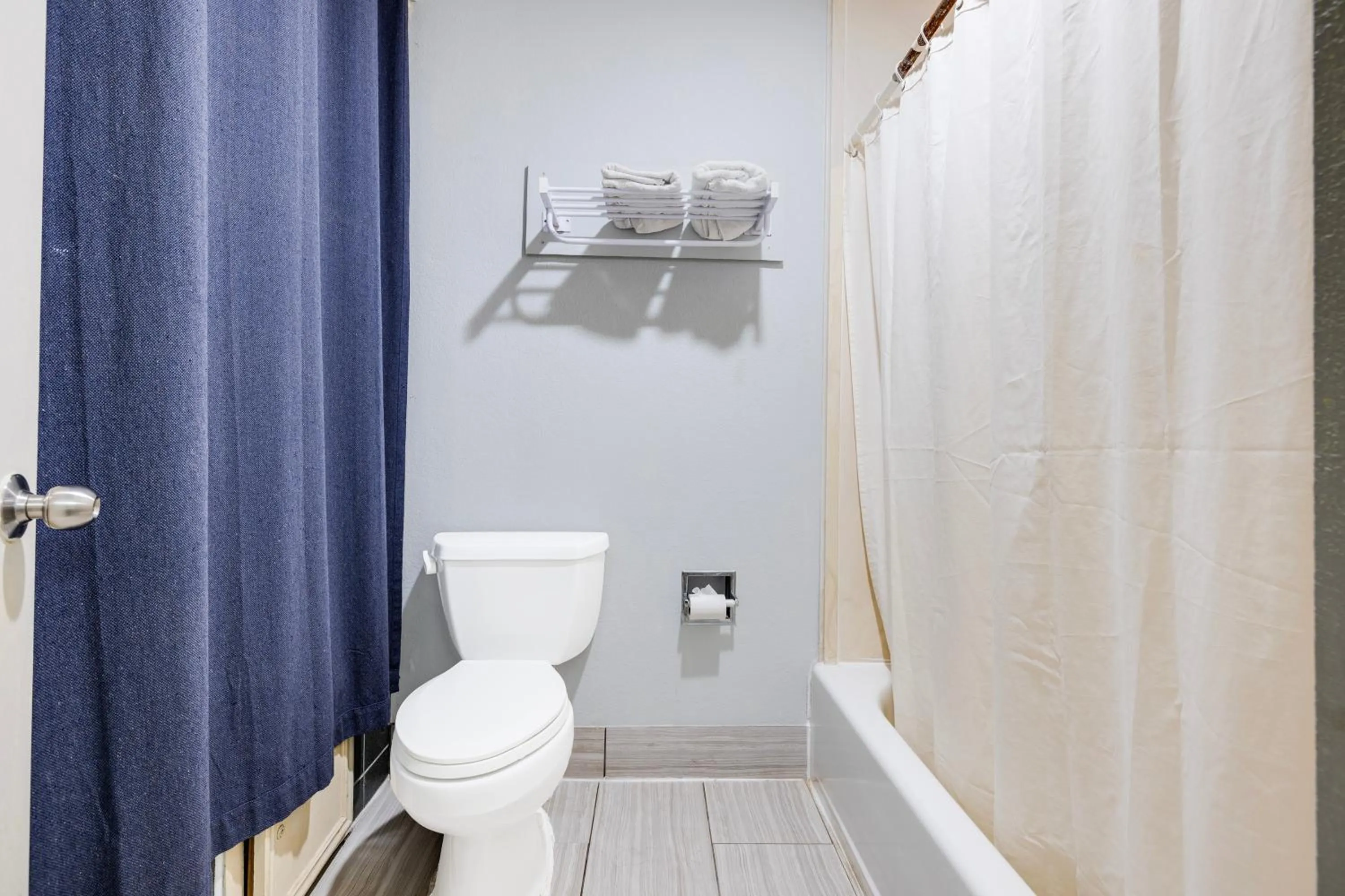 Bathroom in Hotel O Luxury Inn Channelview Baytown I-10