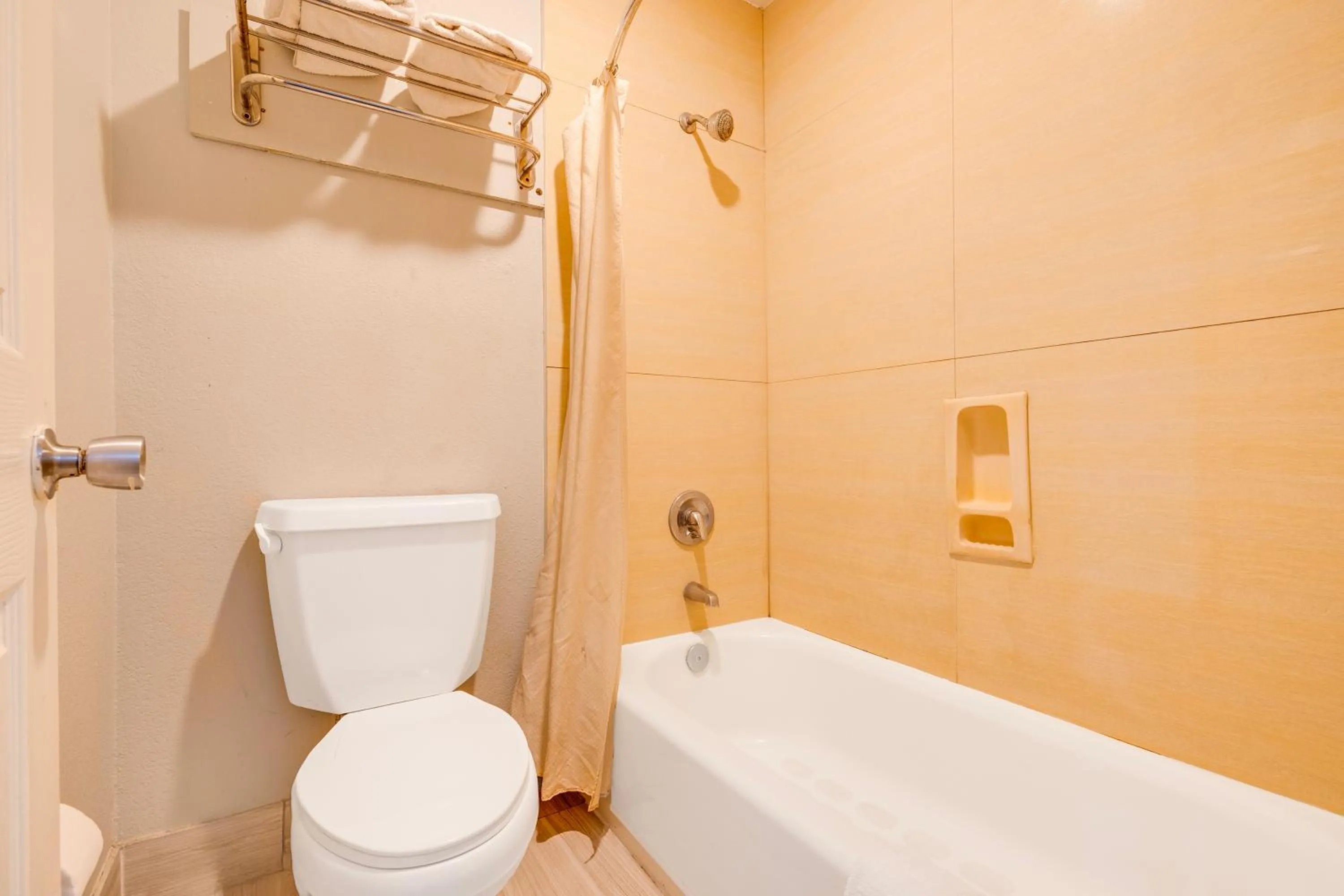 Bathroom in Hotel O Luxury Inn Channelview Baytown I-10