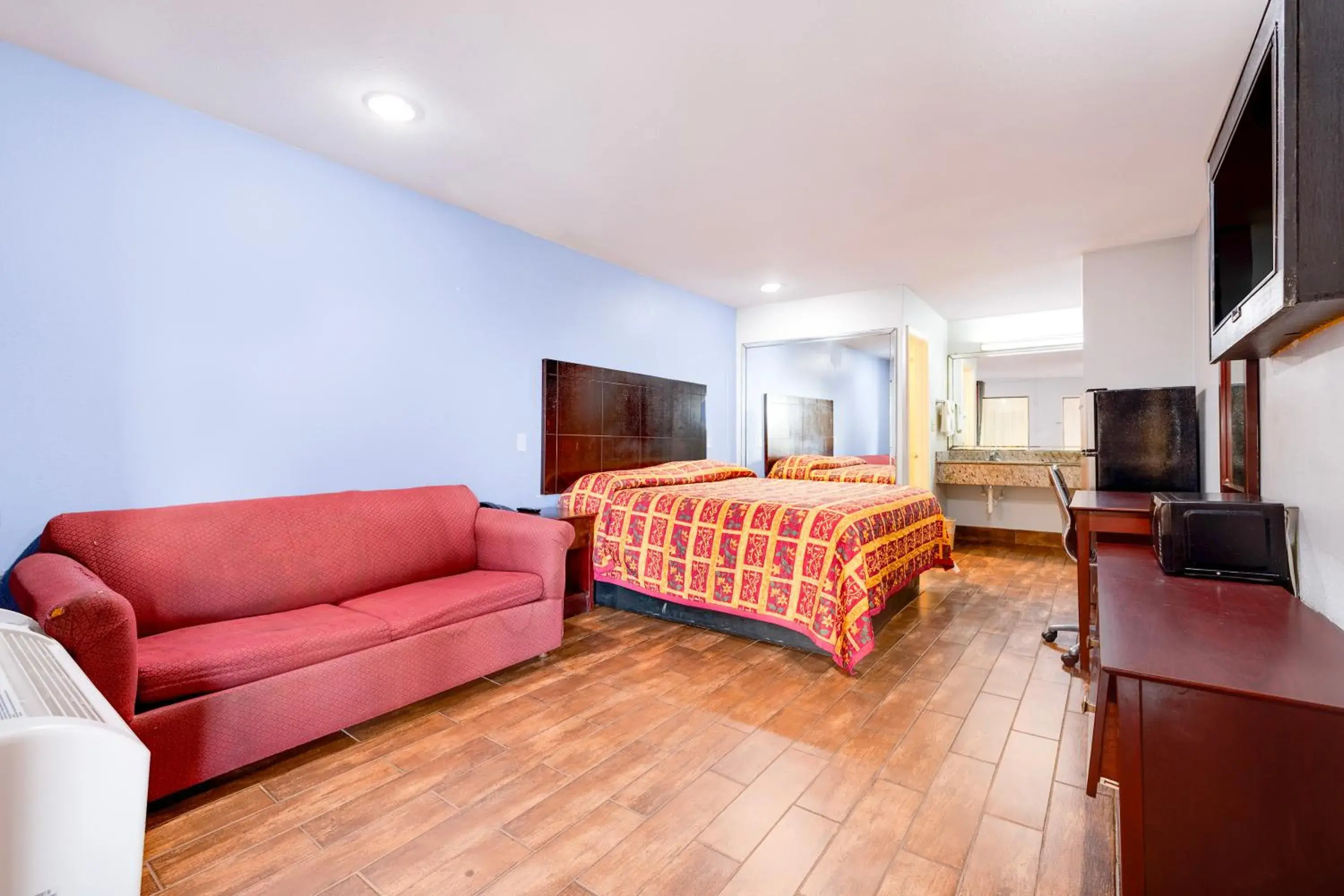 King Bed Non-Smoking in Hotel O Luxury Inn Channelview Baytown I-10 King Bed Non-Smoking in Hotel O Luxury Inn Channelview Baytown I-10