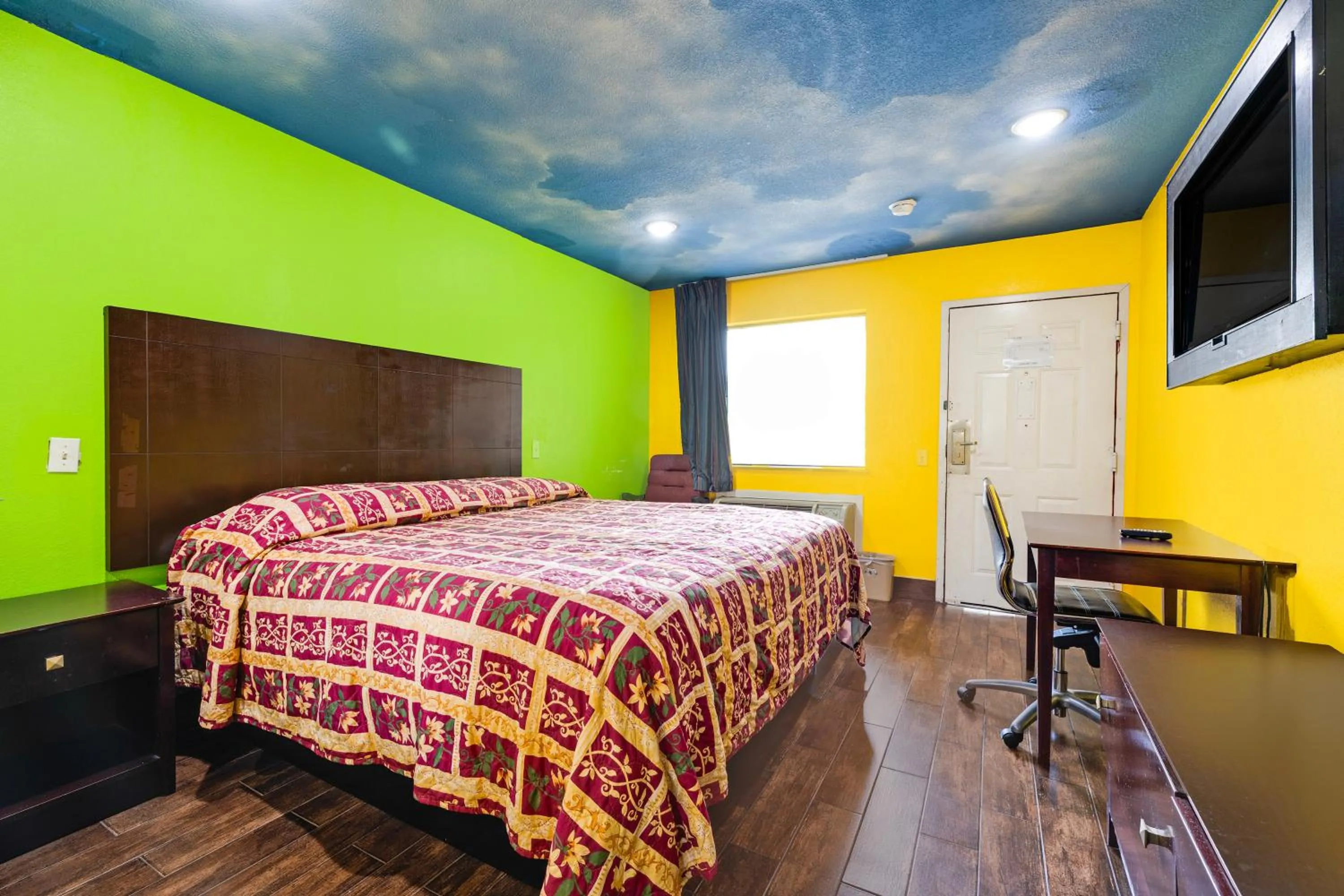 Bedroom, Bed in Hotel O Luxury Inn Channelview Baytown I-10