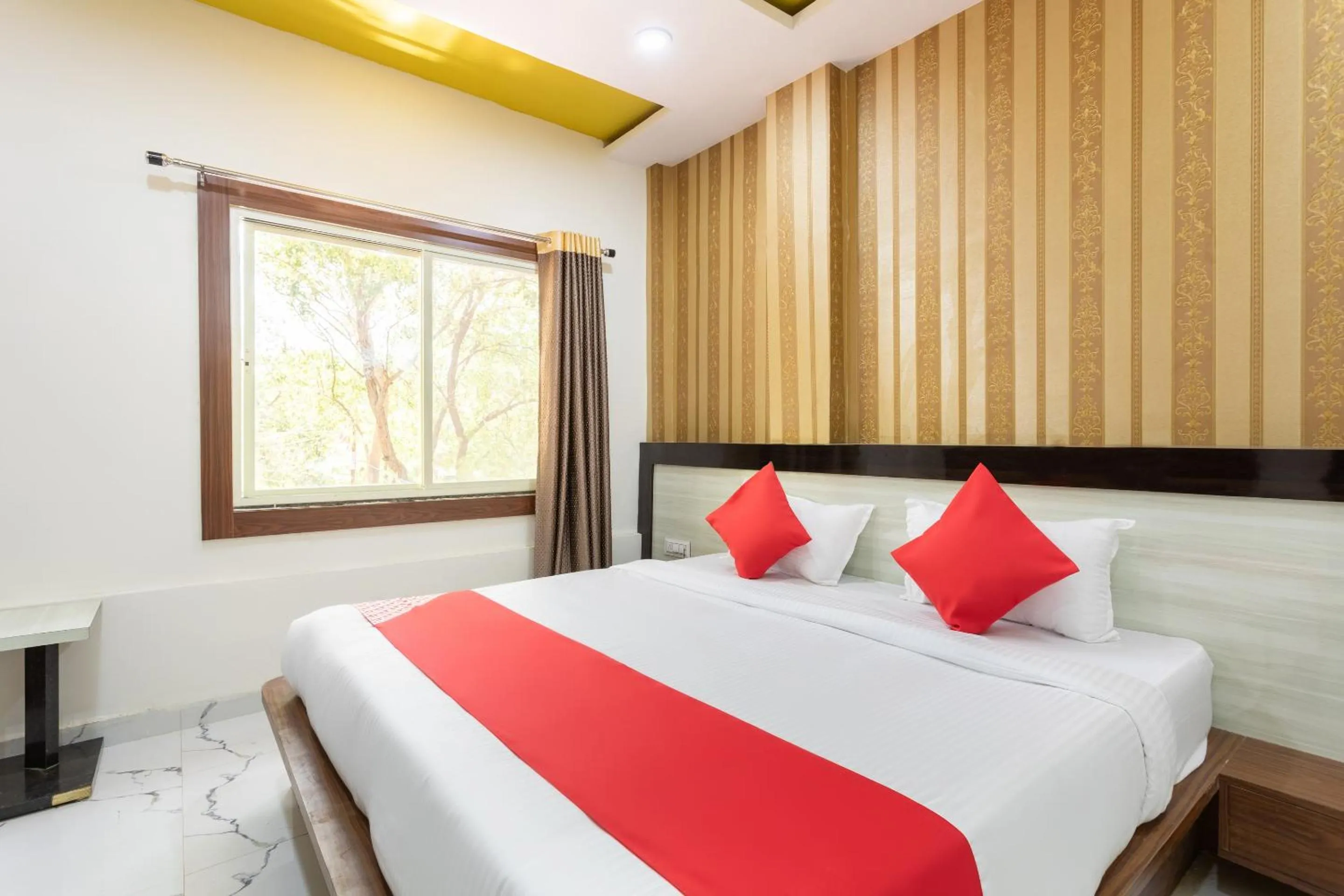 Bedroom, Bed in Hotel O Savitri Regency