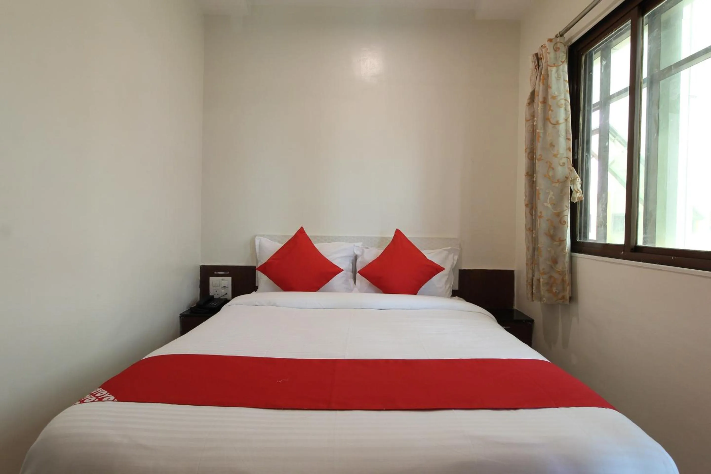 Bedroom, Bed in Hotel O New Pune