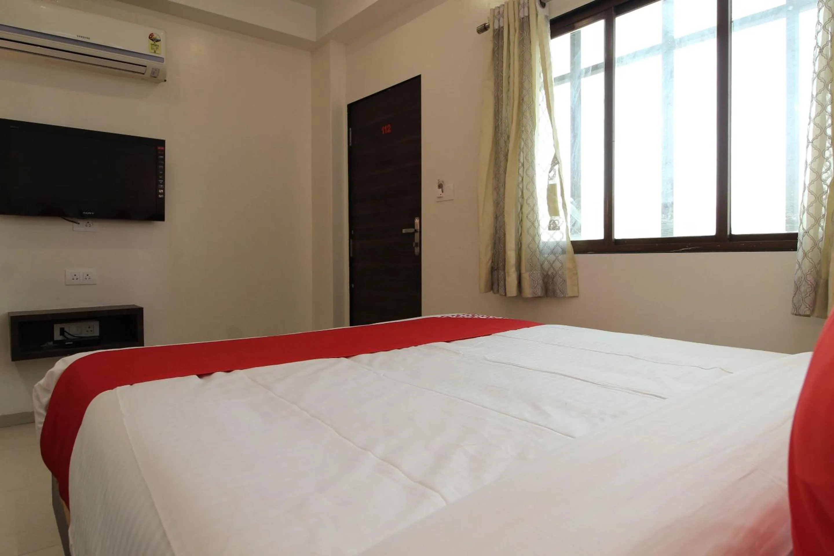 Bedroom, Bed in Hotel O New Pune