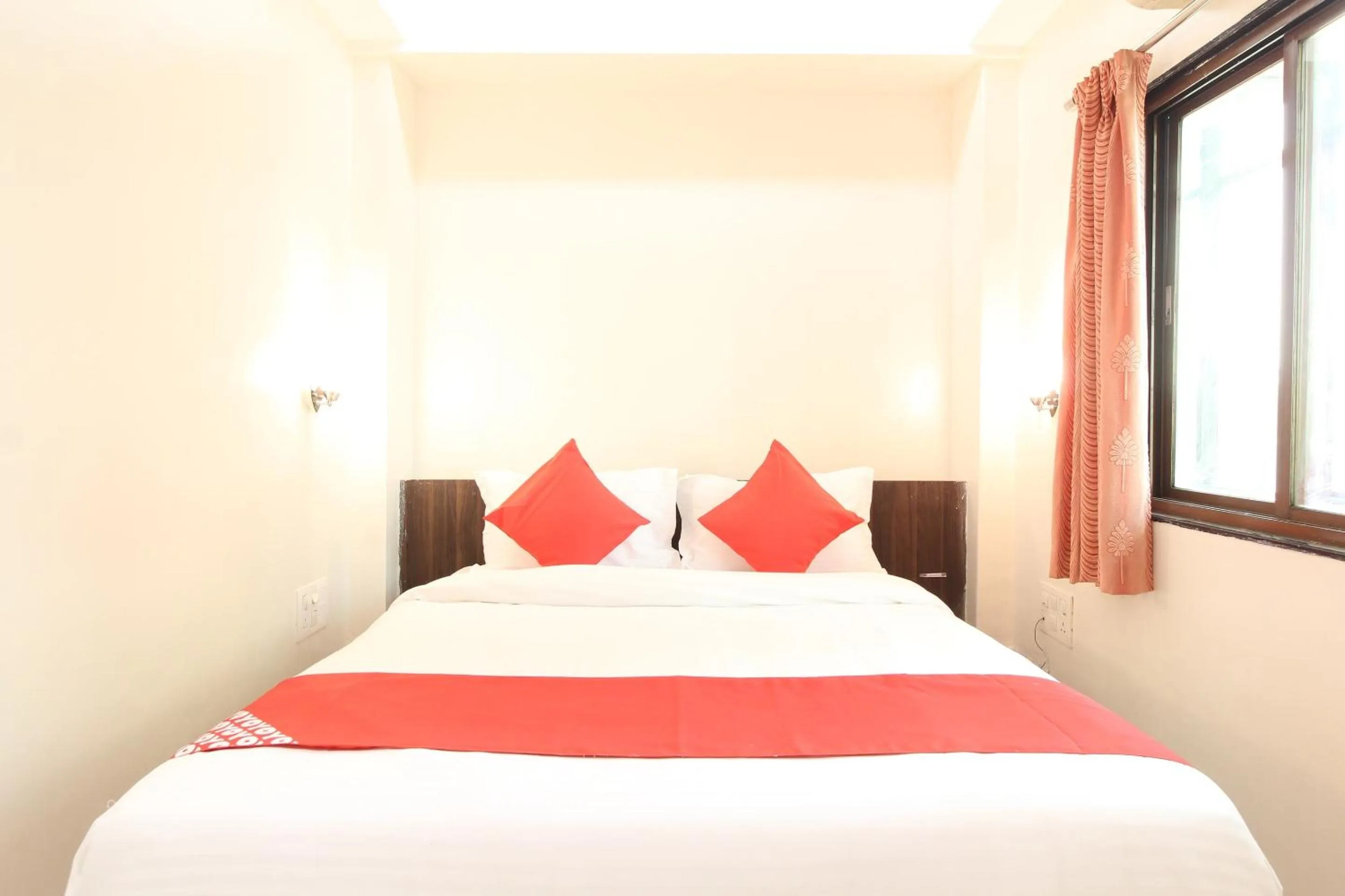 Bedroom, Bed in Hotel O New Pune