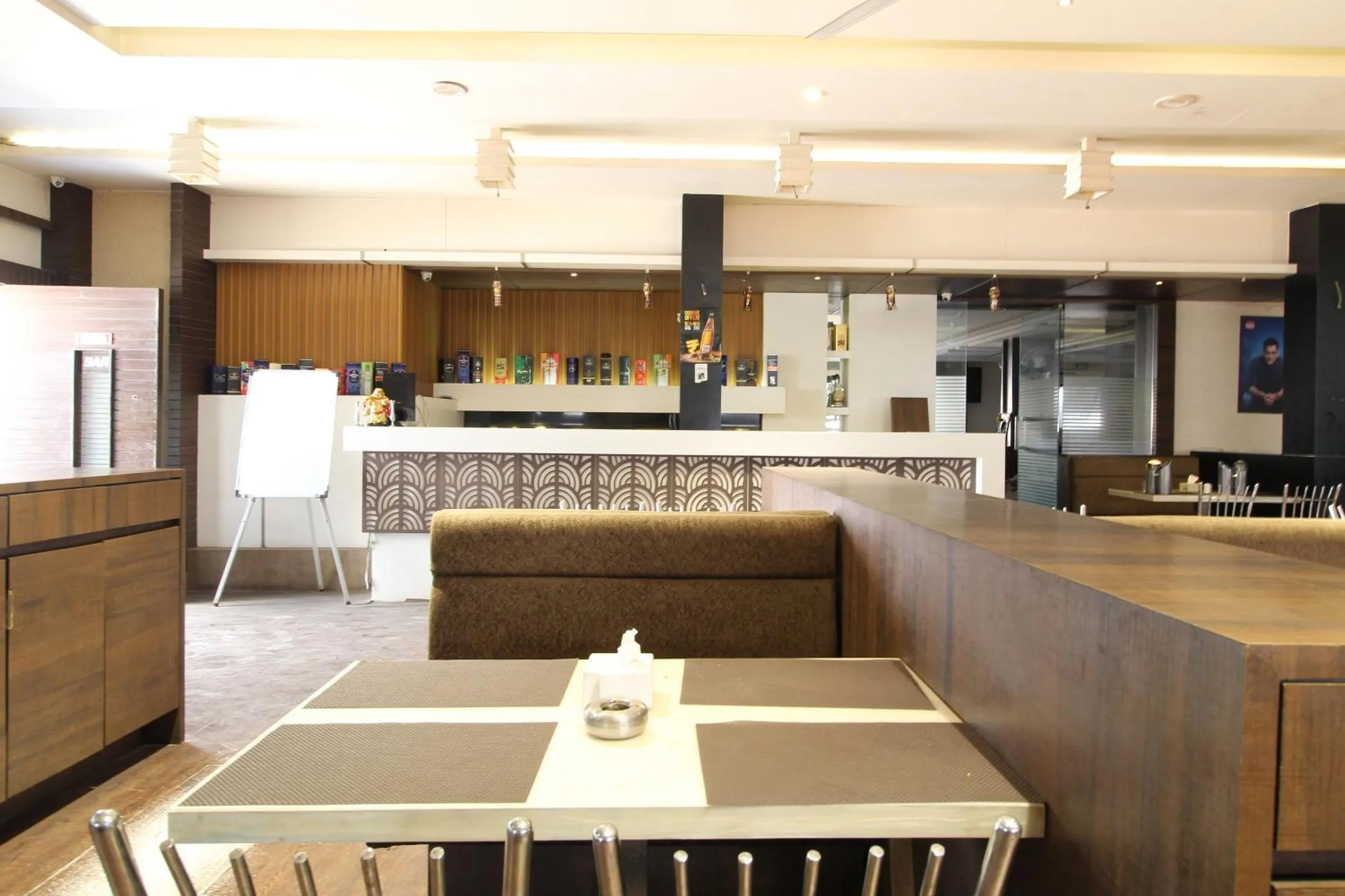 Restaurant/places to eat in Hotel O New Pune