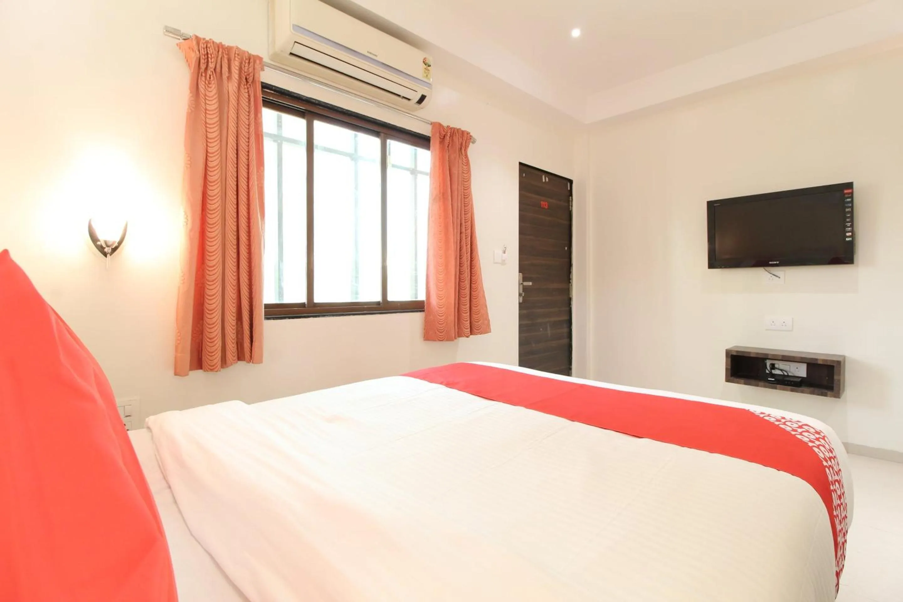 Bedroom, Bed in Hotel O New Pune